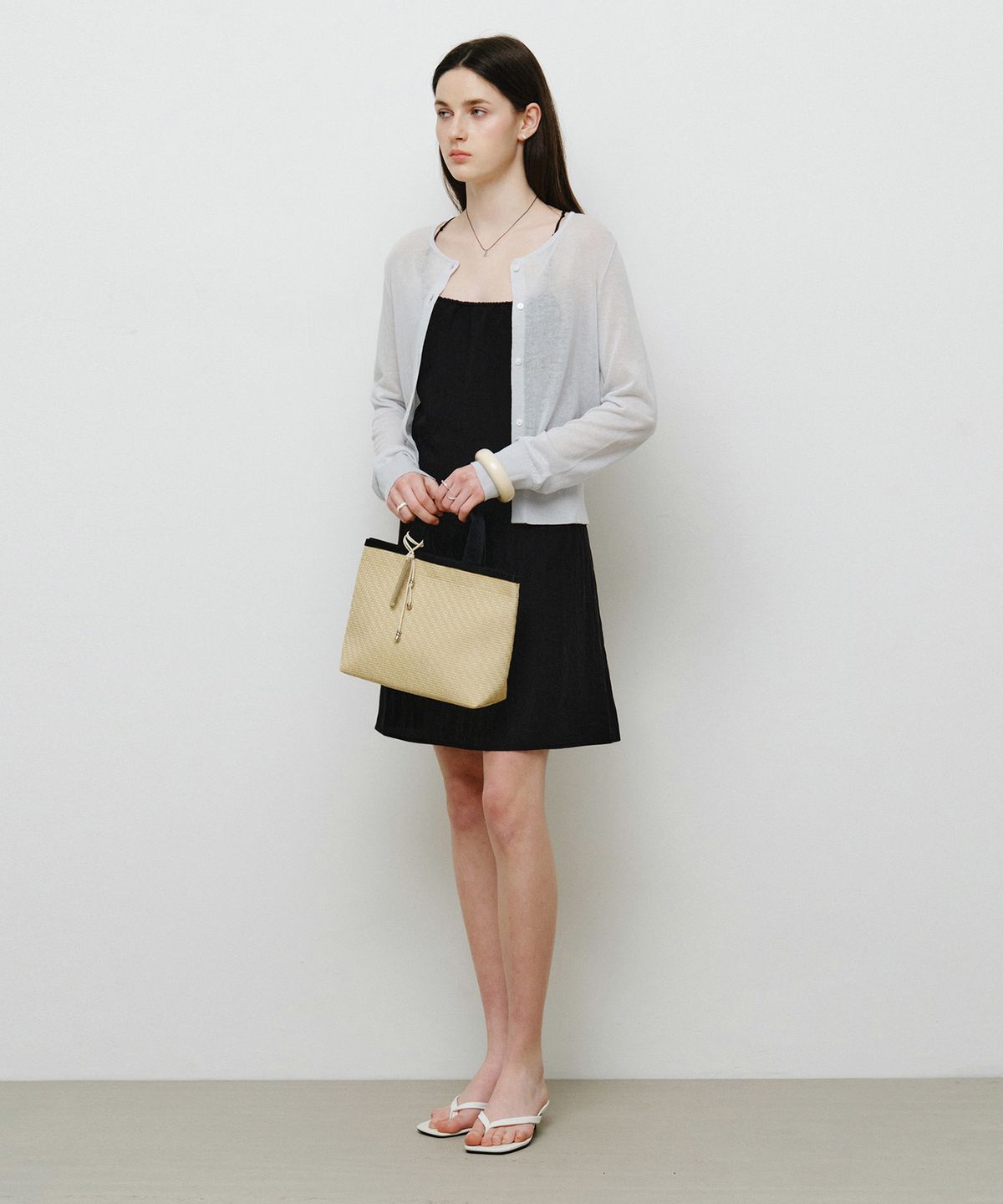 몽돌(MONGDOL) 스트링 슬리브리스 미니 원피스 블랙 MDOP055BLACK