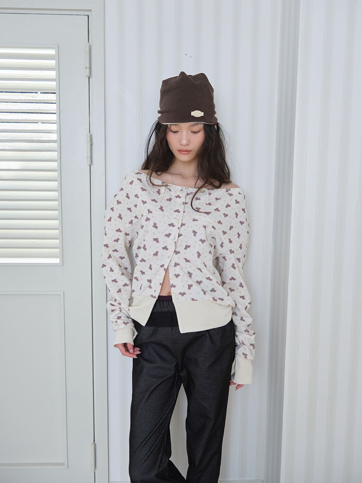 무음(MUWM) 블룸 네크라인 가디건 Bloom Neckline Cardigan (Cream)