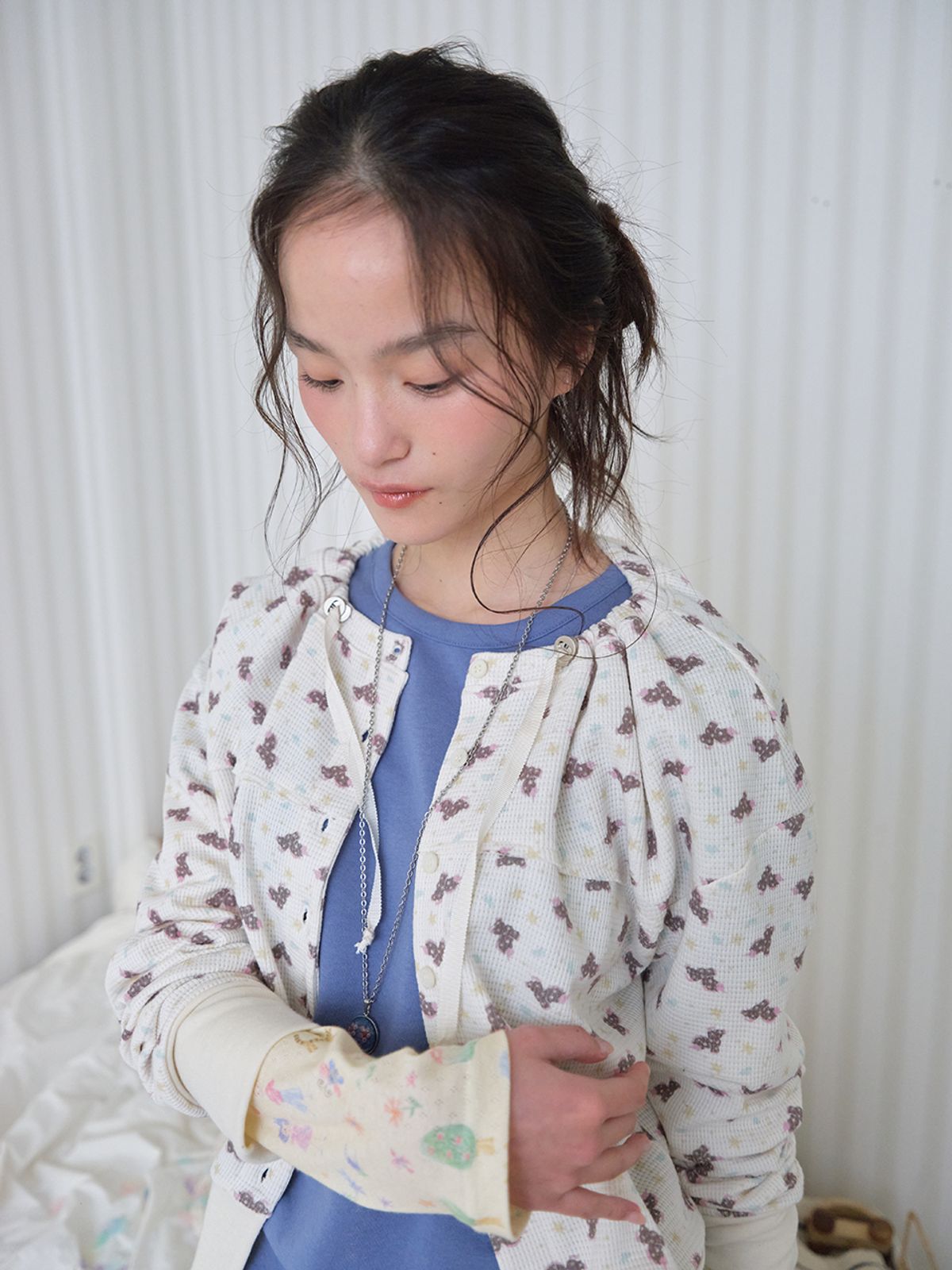무음(MUWM) 블룸 네크라인 가디건 Bloom Neckline Cardigan (Cream)
