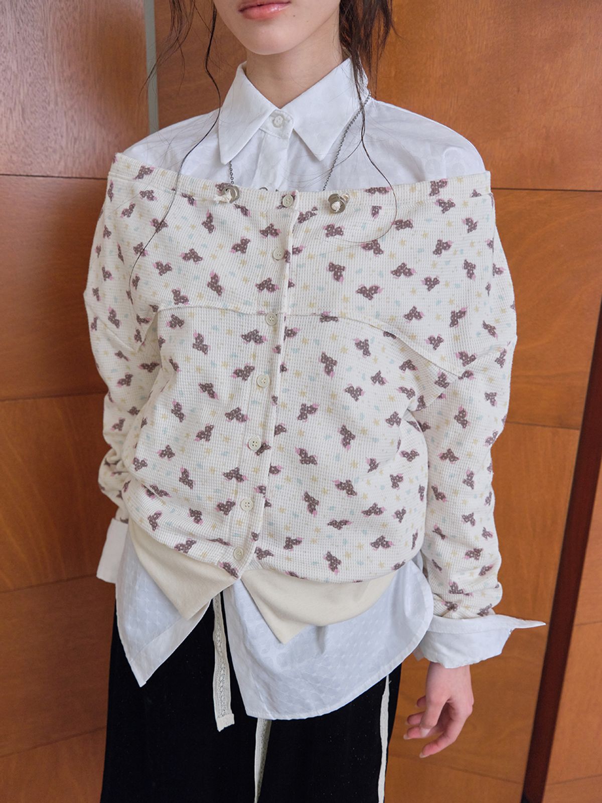 무음(MUWM) 블룸 네크라인 가디건 Bloom Neckline Cardigan (Cream)