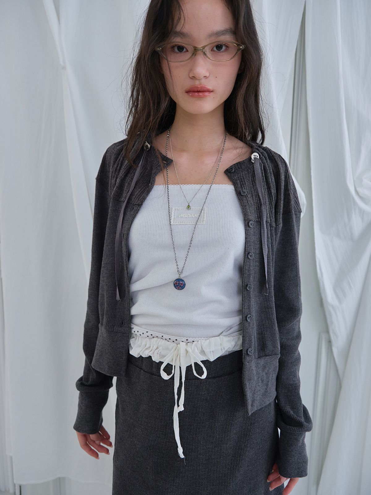 무음(MUWM) 블룸 네크라인 가디건 Bloom Neckline Cardigan (Charcoal)