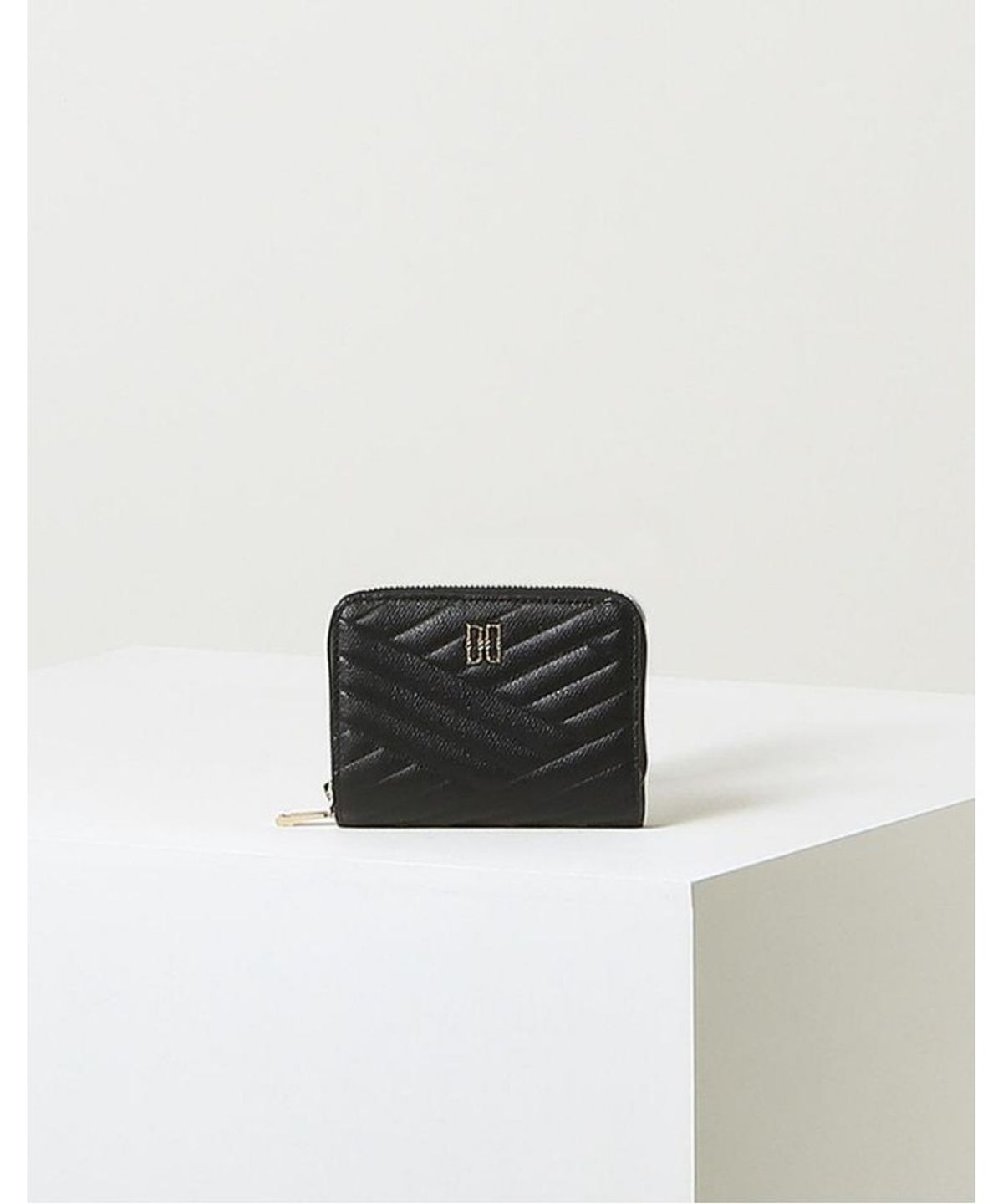 닥스 여성 액세서리(DAKS WOMENS ACCESSORIES) 블랙 칼라일 엠보 가죽 골드DD 지퍼돌이 2단 반지갑_DCWA6E216BK