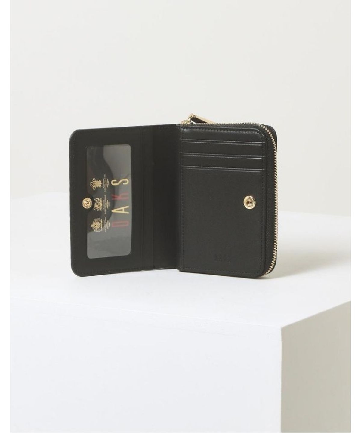 닥스 여성 액세서리(DAKS WOMENS ACCESSORIES) 블랙 칼라일 엠보 가죽 골드DD 지퍼돌이 2단 반지갑_DCWA6E216BK