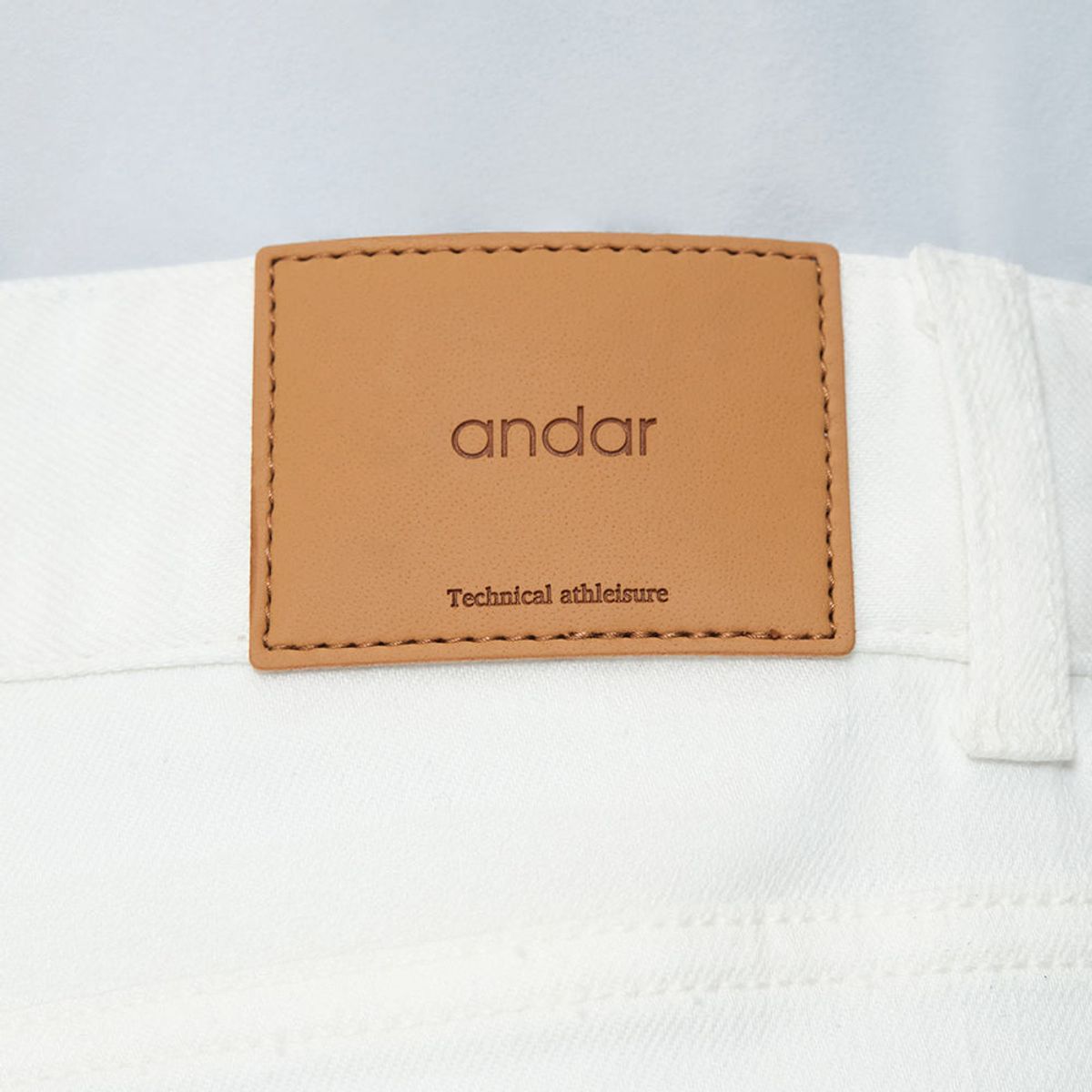 안다르(ANDAR) 에어데님 세미 와이드 팬츠(화이트)
