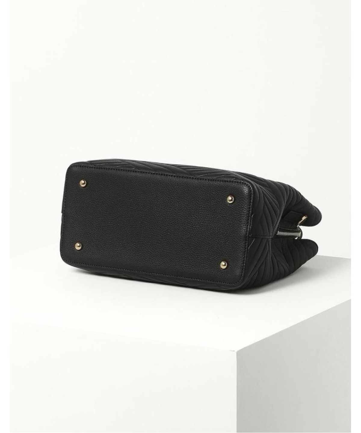 닥스 여성 액세서리(DAKS WOMENS ACCESSORIES) 블랙 칼라일 가죽 스몰 토트백_DCBA6E366BK