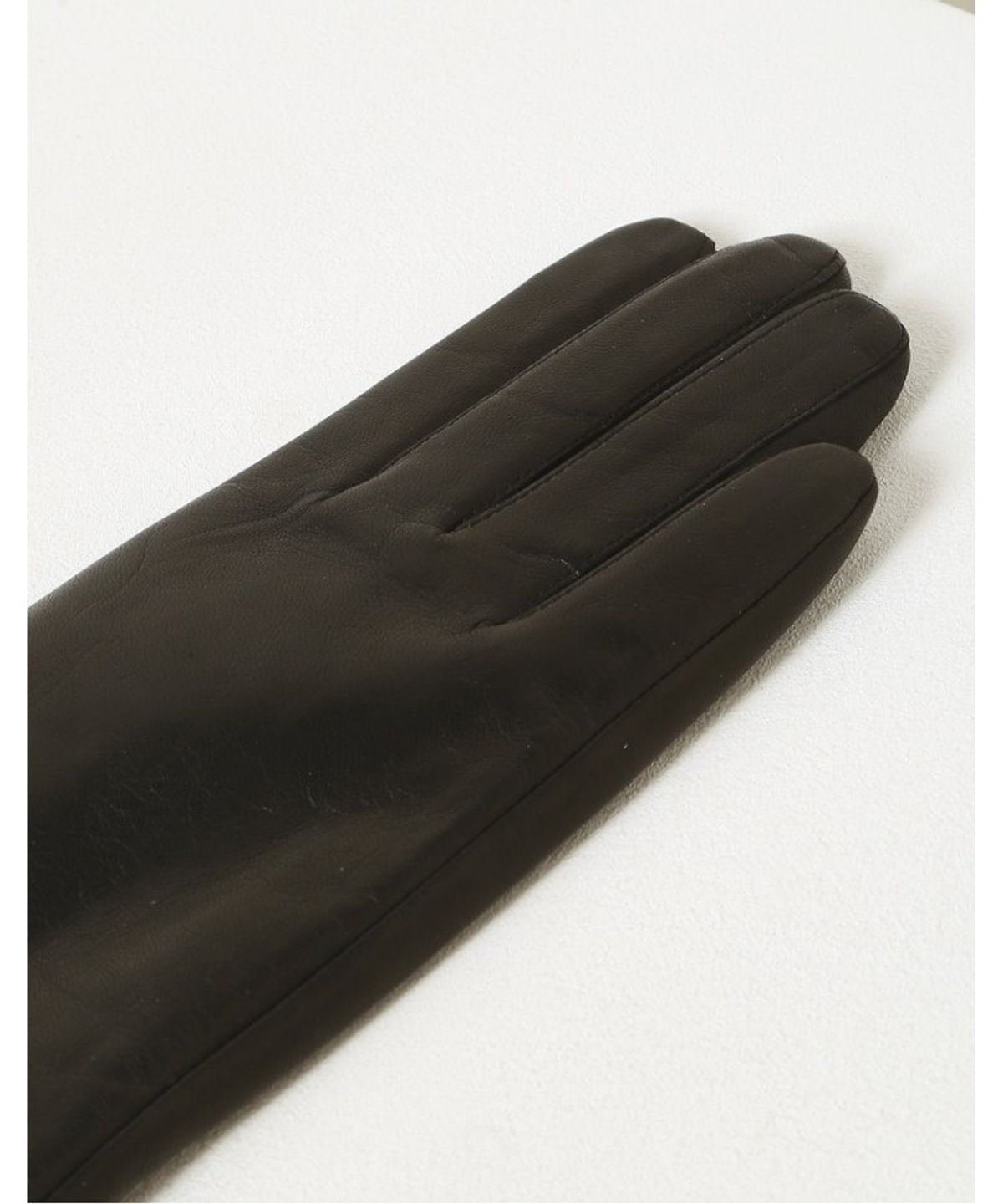 닥스 여성 액세서리(DAKS WOMENS ACCESSORIES) DD로고 체인 포인트 양가죽 장갑 블랙_DCGV5F320BK