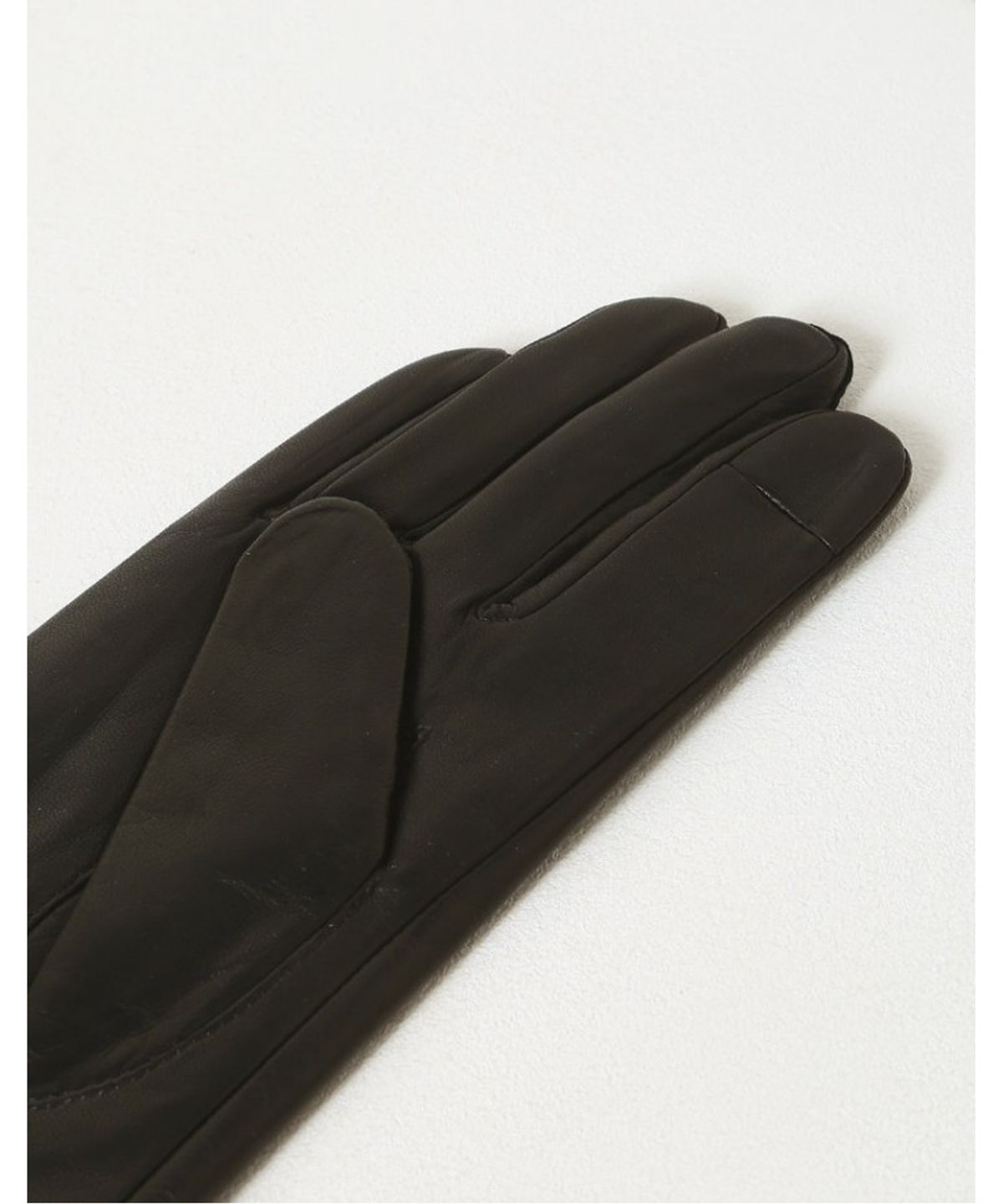 닥스 여성 액세서리(DAKS WOMENS ACCESSORIES) DD로고 체인 포인트 양가죽 장갑 블랙_DCGV5F320BK