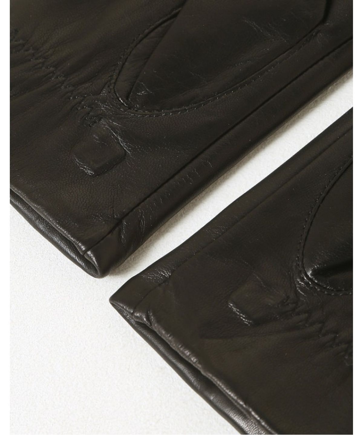 닥스 여성 액세서리(DAKS WOMENS ACCESSORIES) DD로고 체인 포인트 양가죽 장갑 블랙_DCGV5F320BK