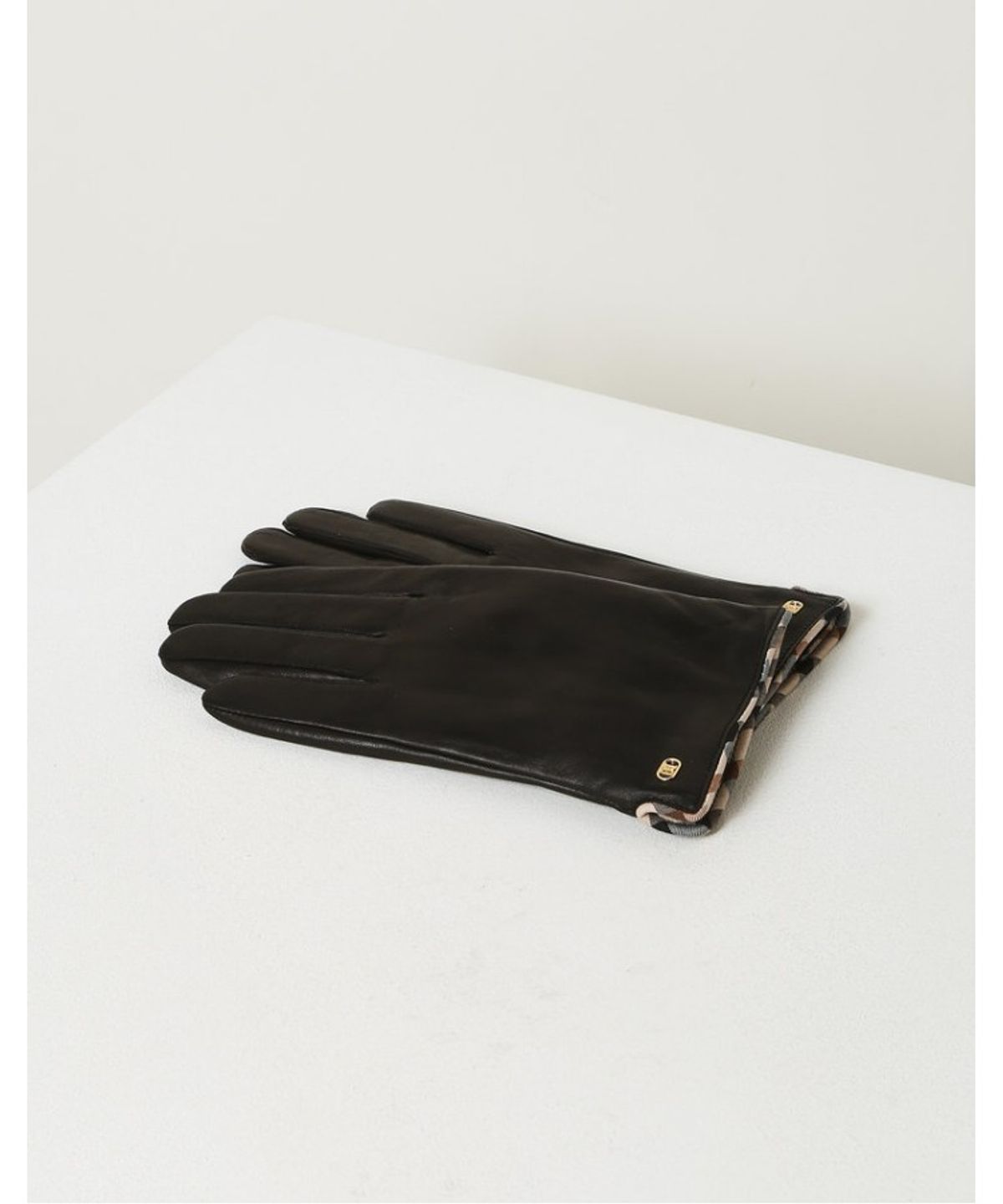 닥스 여성 액세서리(DAKS WOMENS ACCESSORIES) 심플 DD 솔리드 양가죽 장갑 블랙_DCGV5F300BK