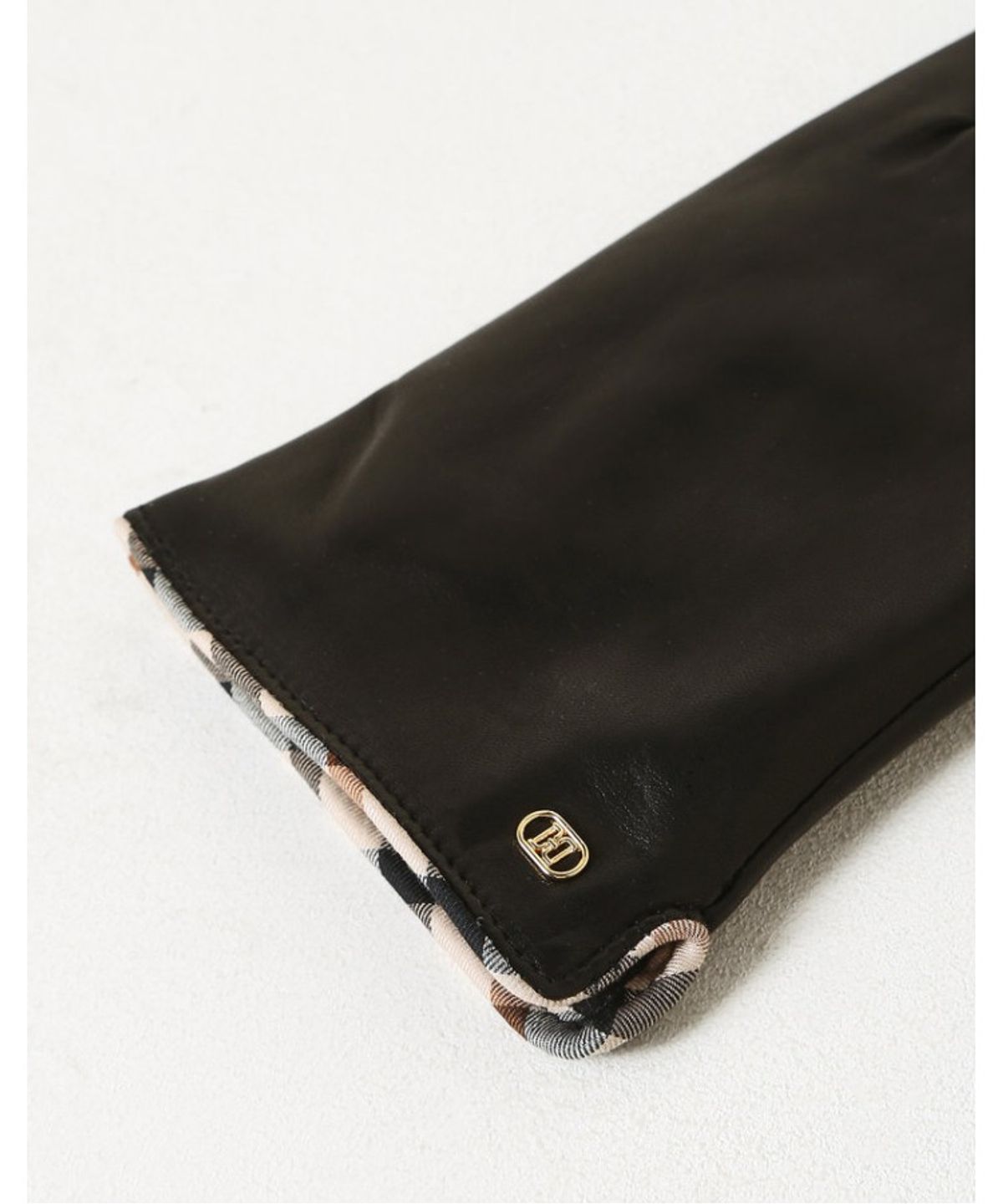 닥스 여성 액세서리(DAKS WOMENS ACCESSORIES) 심플 DD 솔리드 양가죽 장갑 블랙_DCGV5F300BK