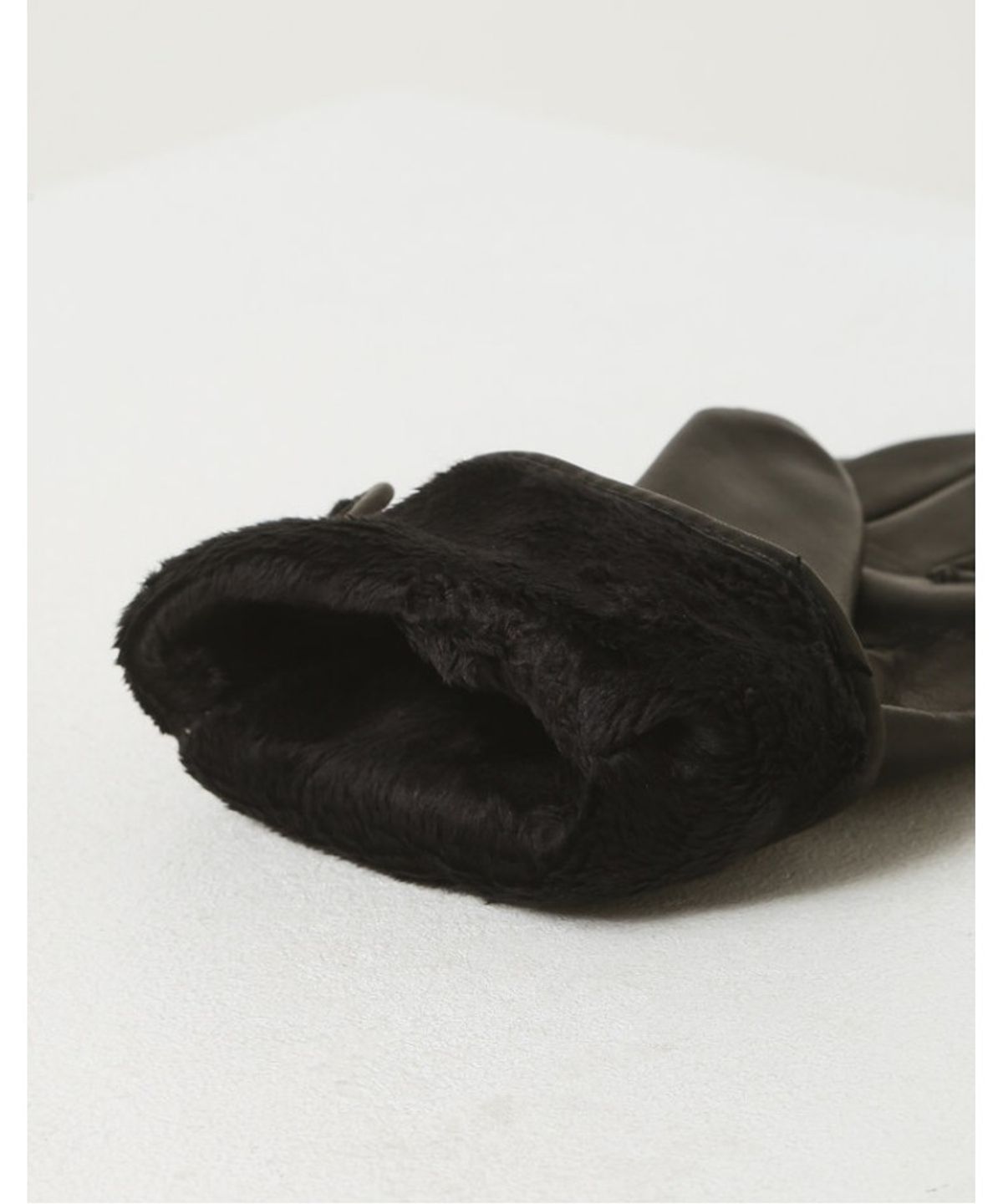 닥스 여성 액세서리(DAKS WOMENS ACCESSORIES) 벨트 꼬임 양가죽 장갑 블랙_DCGV5F310BK