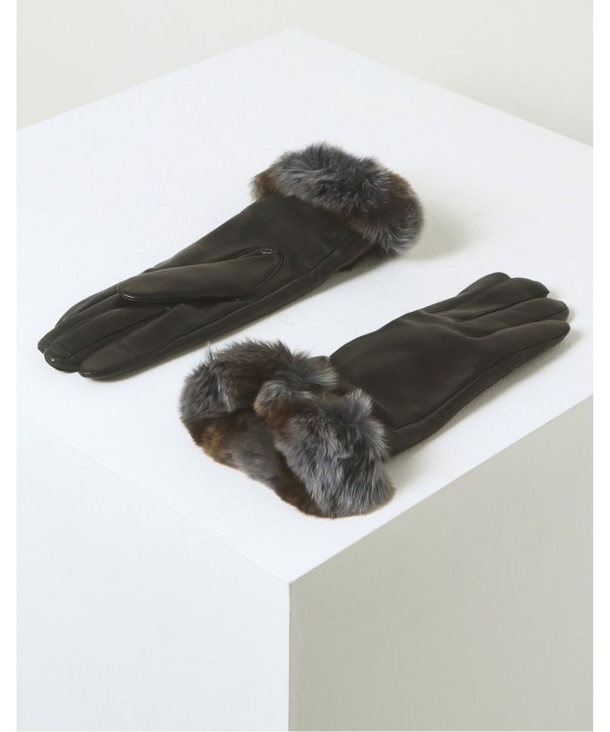 닥스 여성 액세서리(DAKS WOMENS ACCESSORIES) 블랙 양가죽 렉스퍼장식 스마트폰터치 장갑_DCGV5F276BK