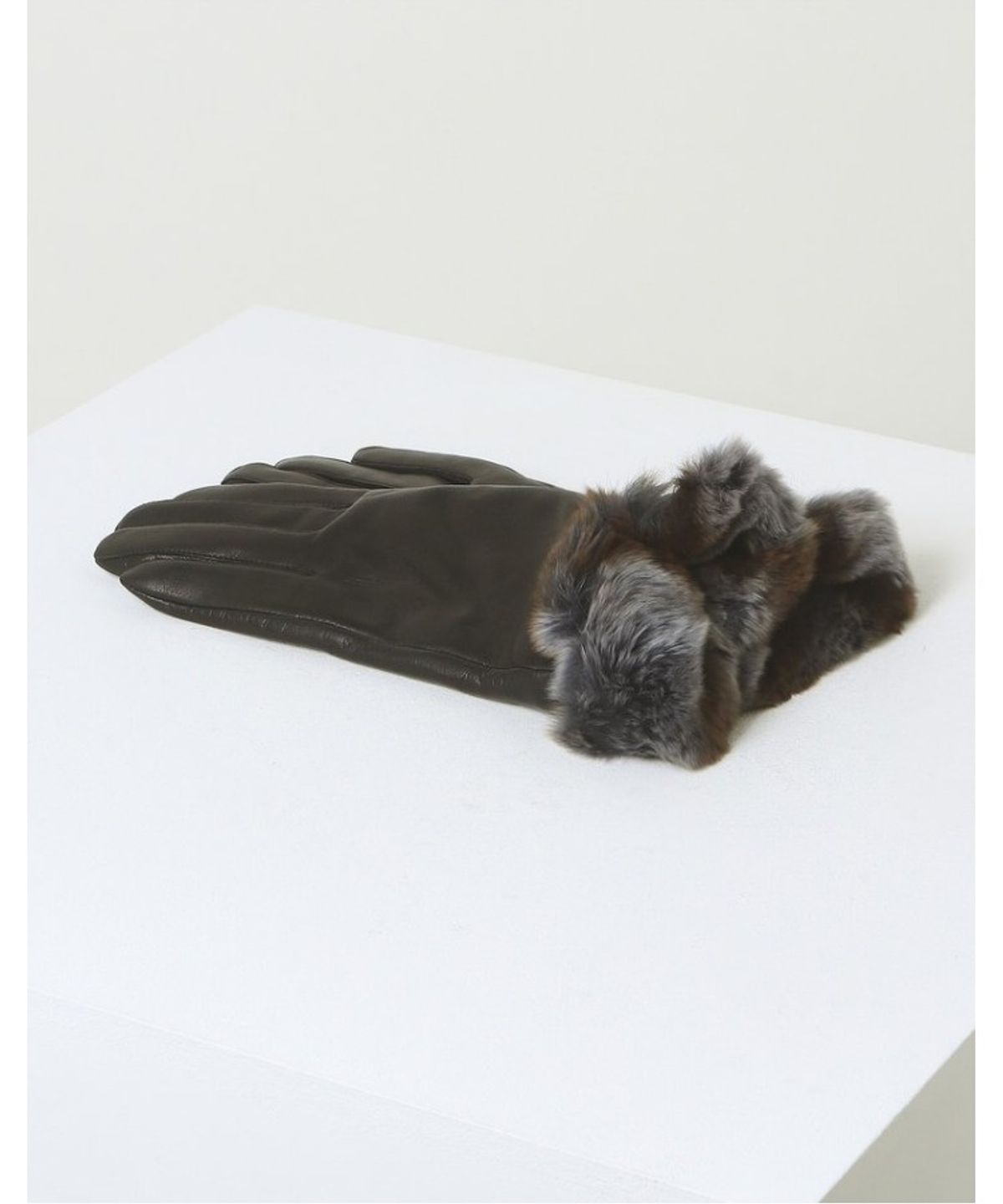 닥스 여성 액세서리(DAKS WOMENS ACCESSORIES) 블랙 양가죽 렉스퍼장식 스마트폰터치 장갑_DCGV5F276BK