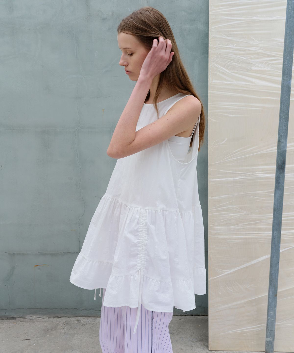 르바(LEVAR) Low Tiered Sleeveless Dress - Off White