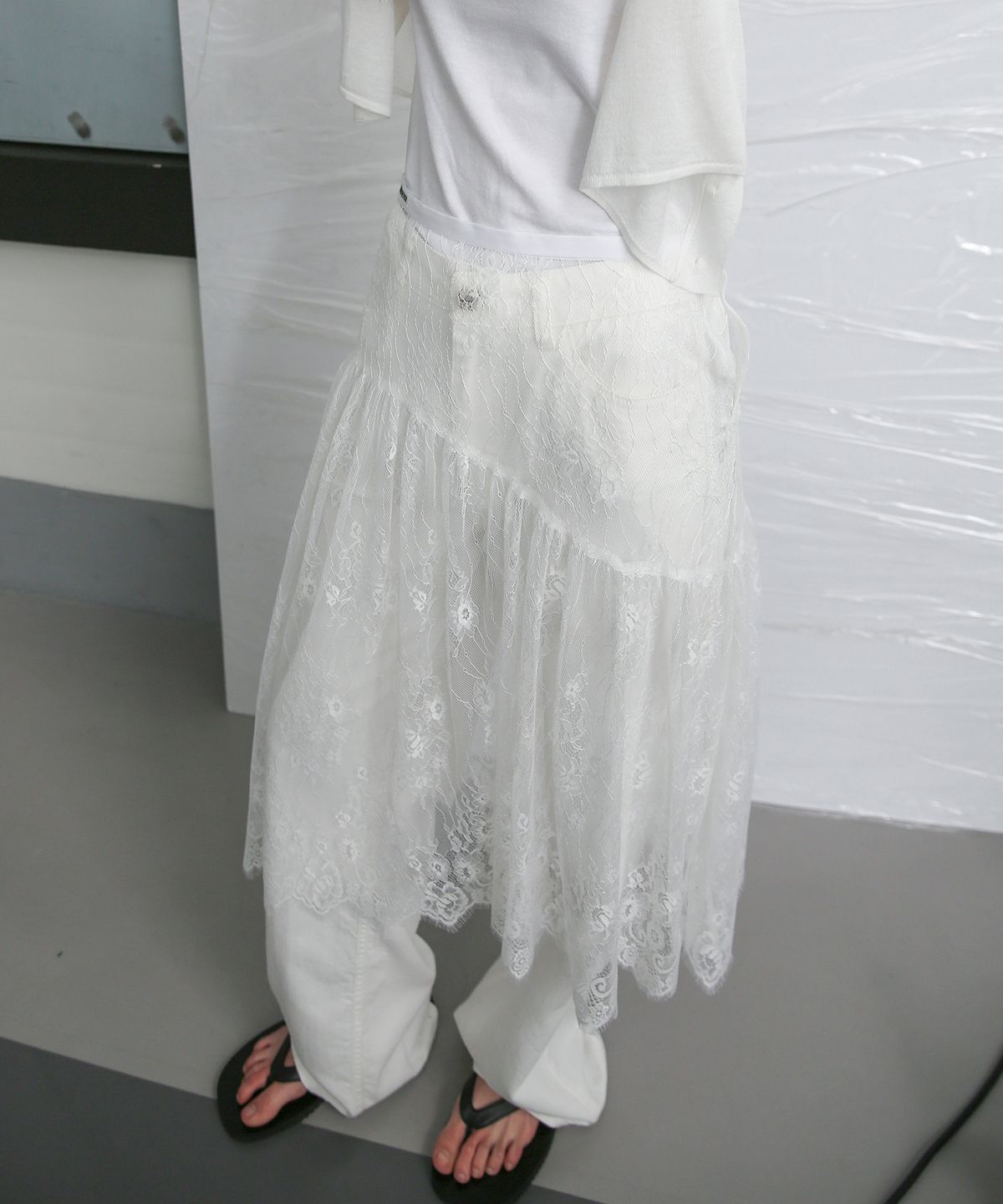 르바(LEVAR) Layered Shirring Lace Skirt - Off White