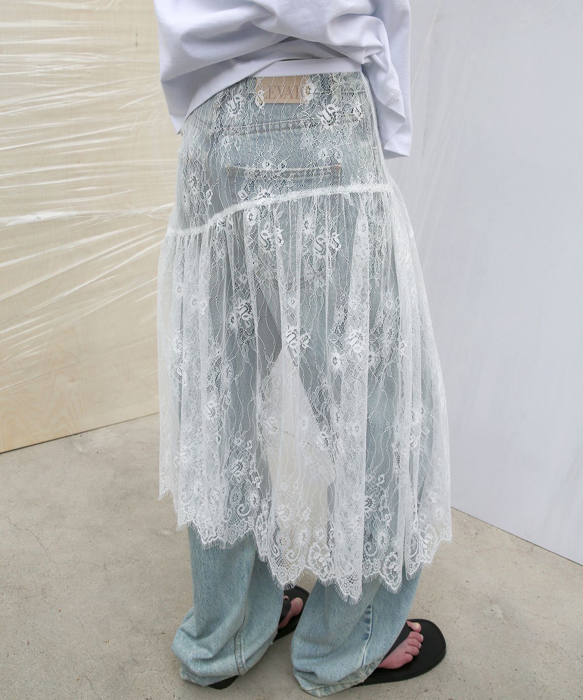 르바(LEVAR) Layered Shirring Lace Skirt - Off White