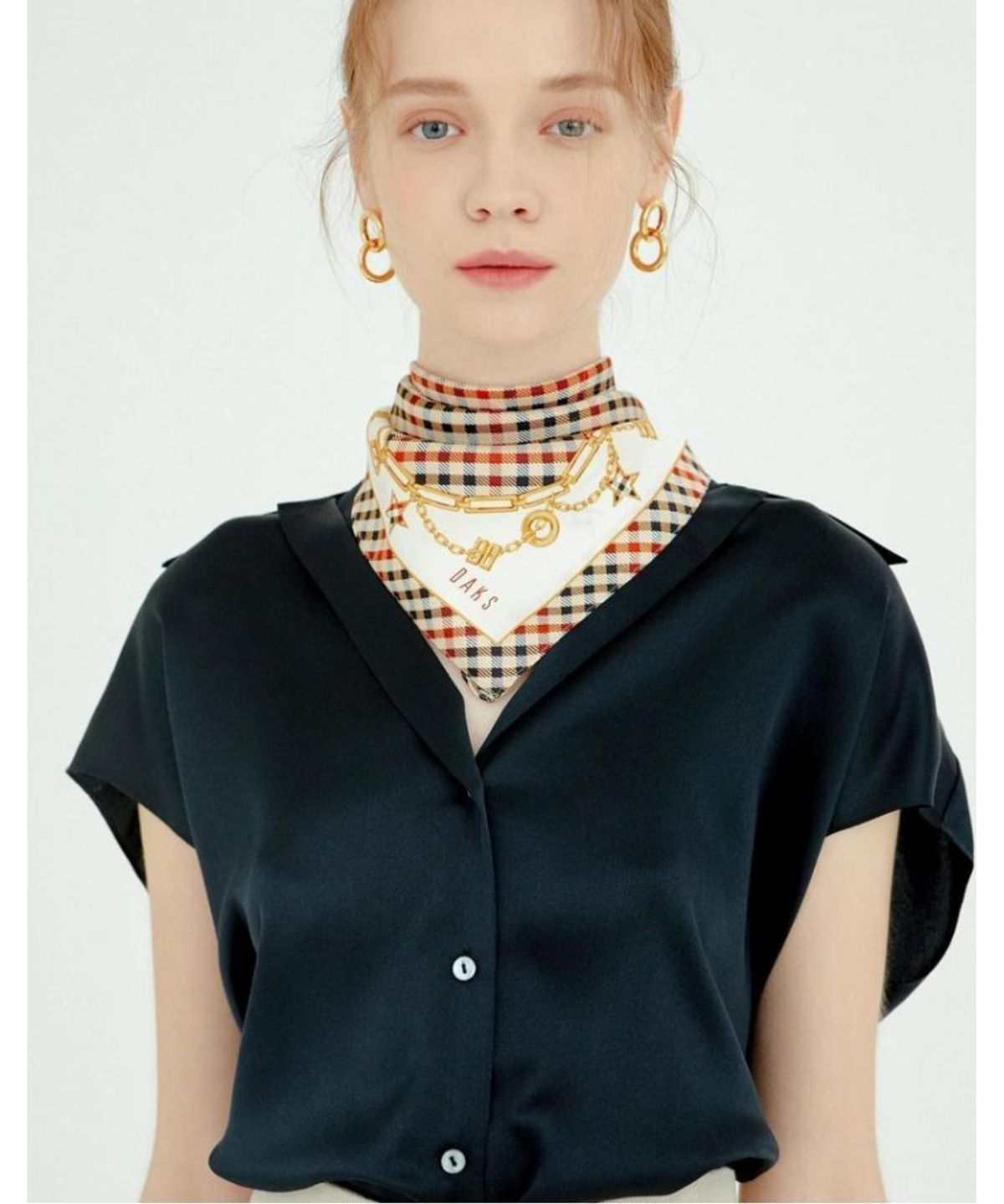 닥스 여성 액세서리(DAKS WOMENS ACCESSORIES) 베이지 체크 패턴 스퀘어 실크스카프_DCSC6E141I2