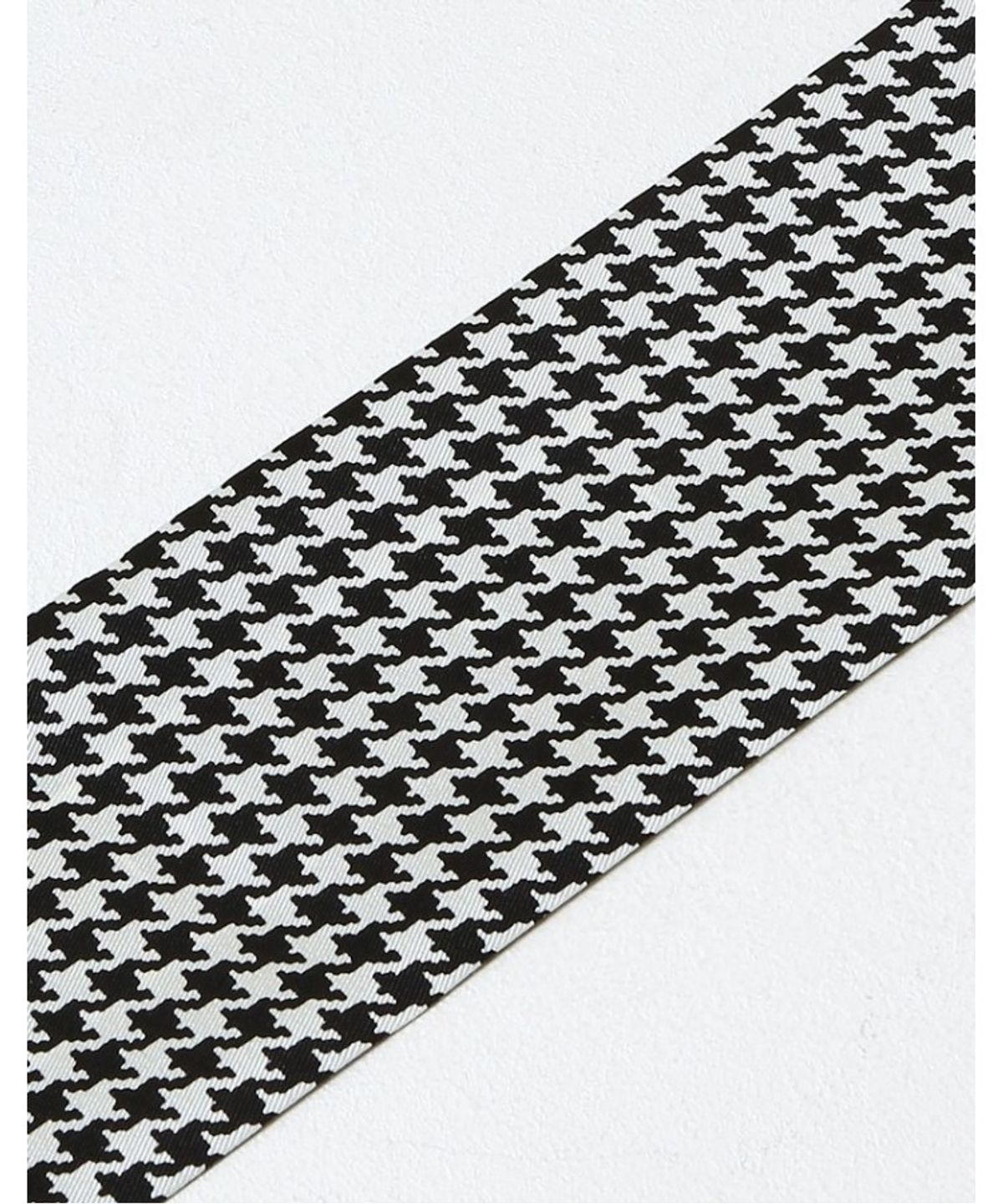 닥스 여성 액세서리(DAKS WOMENS ACCESSORIES) 블랙 뉴체크 패턴 쁘띠 실크스카프_DCSC6E965BK