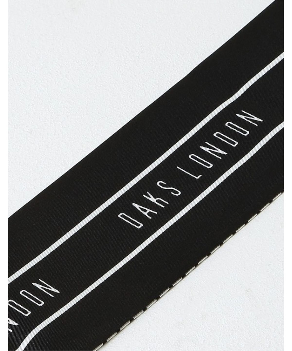 닥스 여성 액세서리(DAKS WOMENS ACCESSORIES) 블랙 뉴체크 패턴 쁘띠 실크스카프_DCSC6E965BK