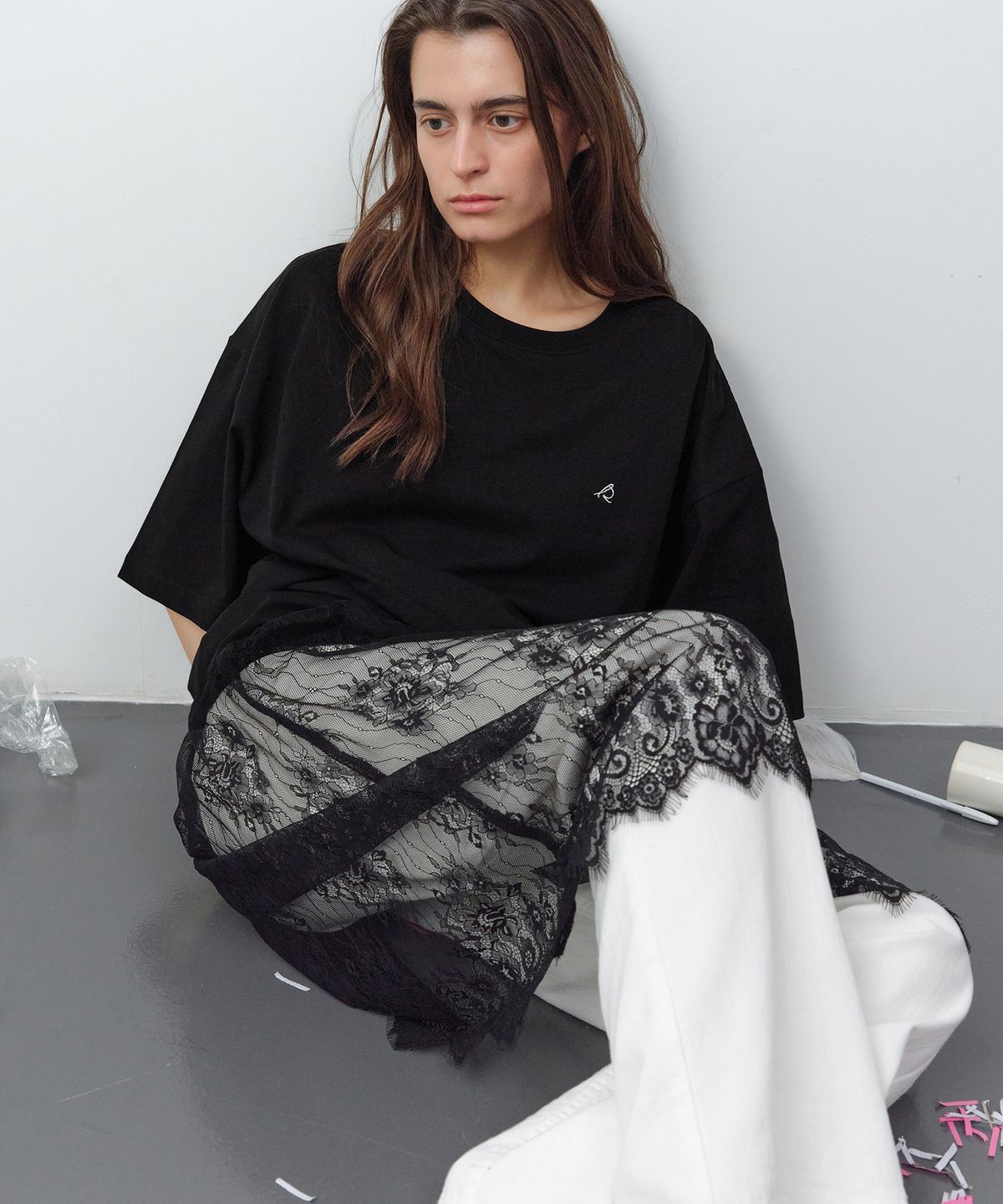 르바(LEVAR) Laid-Back Logo T-shirt - Black