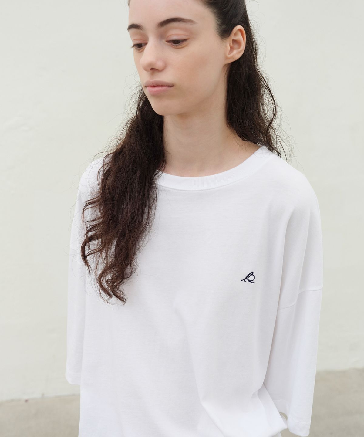 르바(LEVAR) Laid-Back Logo T-shirt - Off White