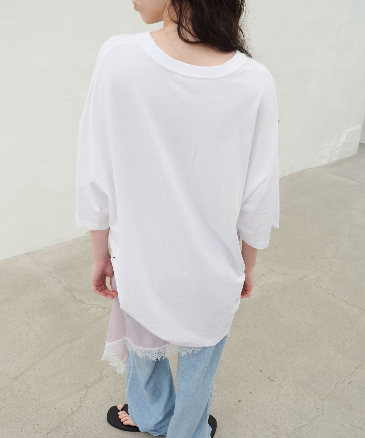 르바(LEVAR) Laid-Back Logo T-shirt - Off White