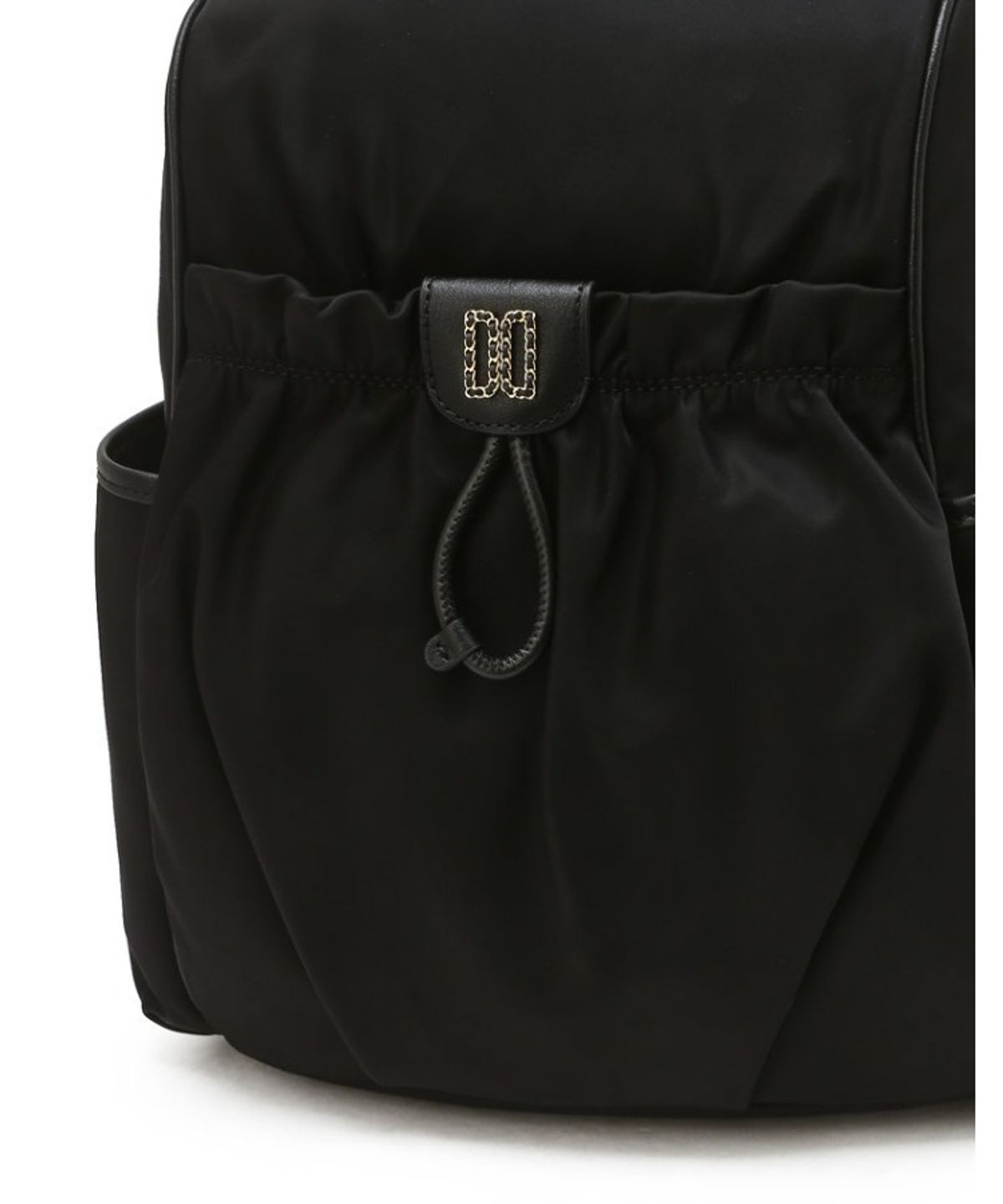 닥스 여성 액세서리(DAKS WOMENS ACCESSORIES) 블랙 앤틱 DD장식 나일론 백팩_DCBA6E334BK
