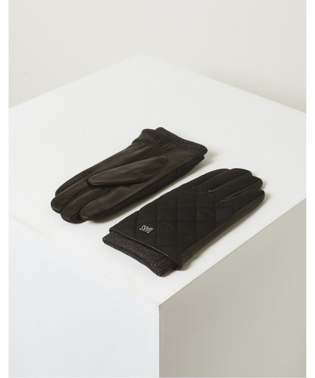 닥스 남성 액세서리(DAKS MEN'S ACCESSORIES) 패딩 퀄팅 남성 가죽장갑 블랙_DCGV5F700BK