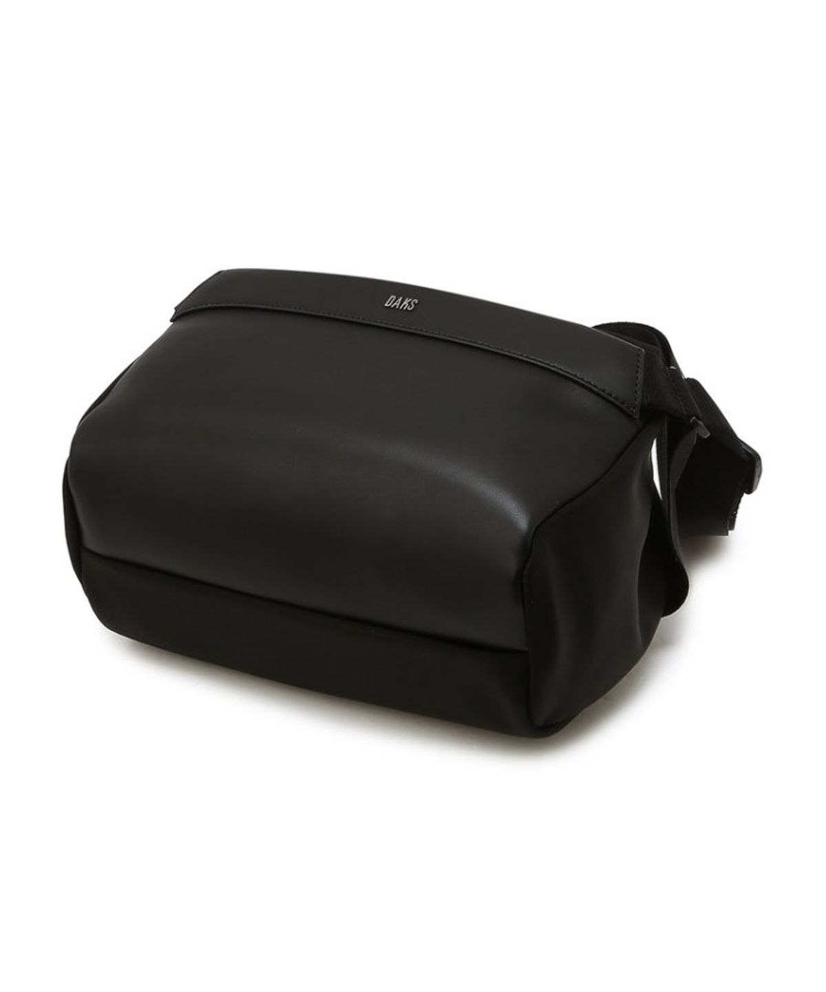 닥스 남성 액세서리(DAKS MEN'S ACCESSORIES) 블랙 로고장식 가죽 크로스백_DBBA6E856BK