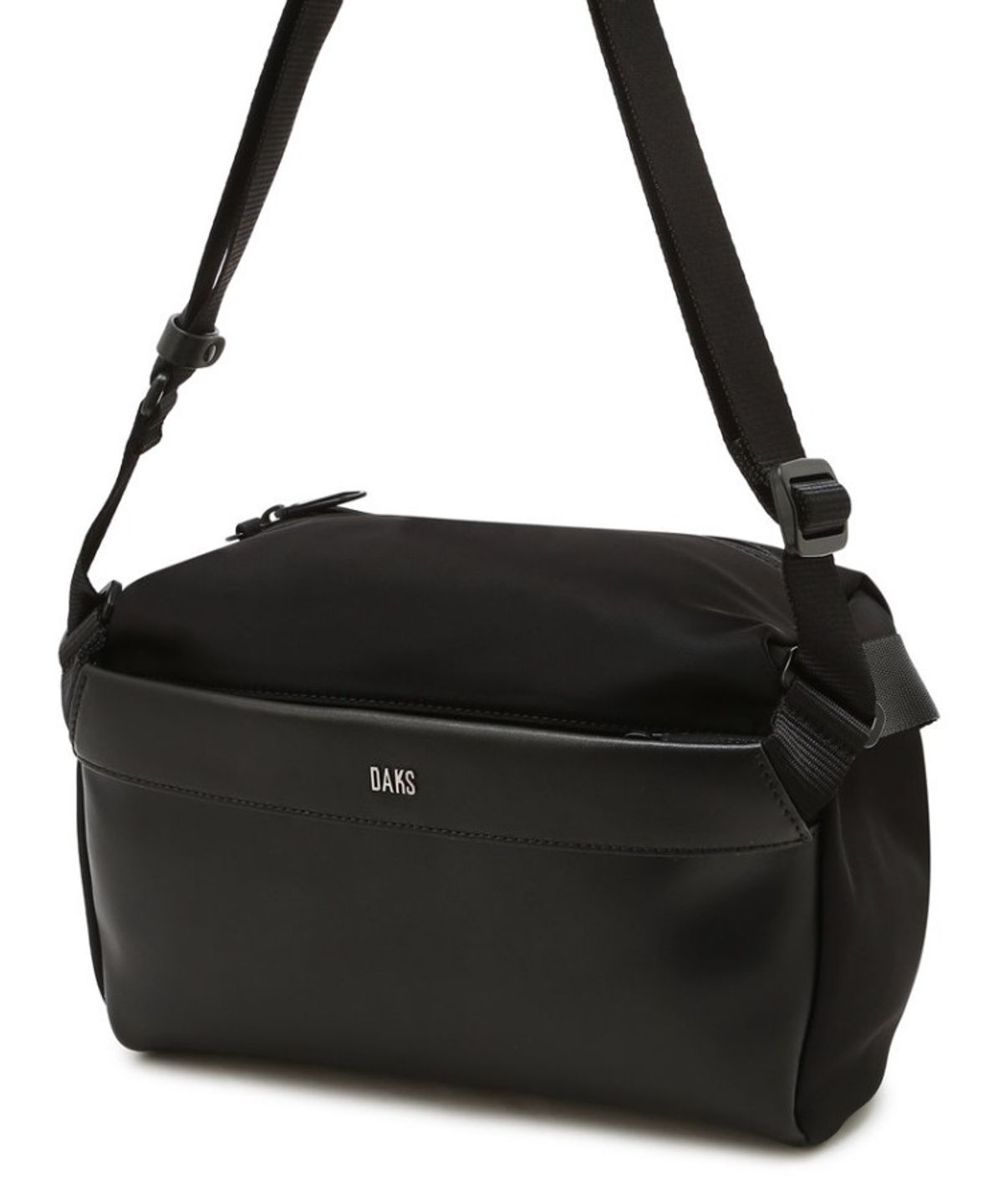 닥스 남성 액세서리(DAKS MEN'S ACCESSORIES) 블랙 로고장식 가죽 크로스백_DBBA6E856BK