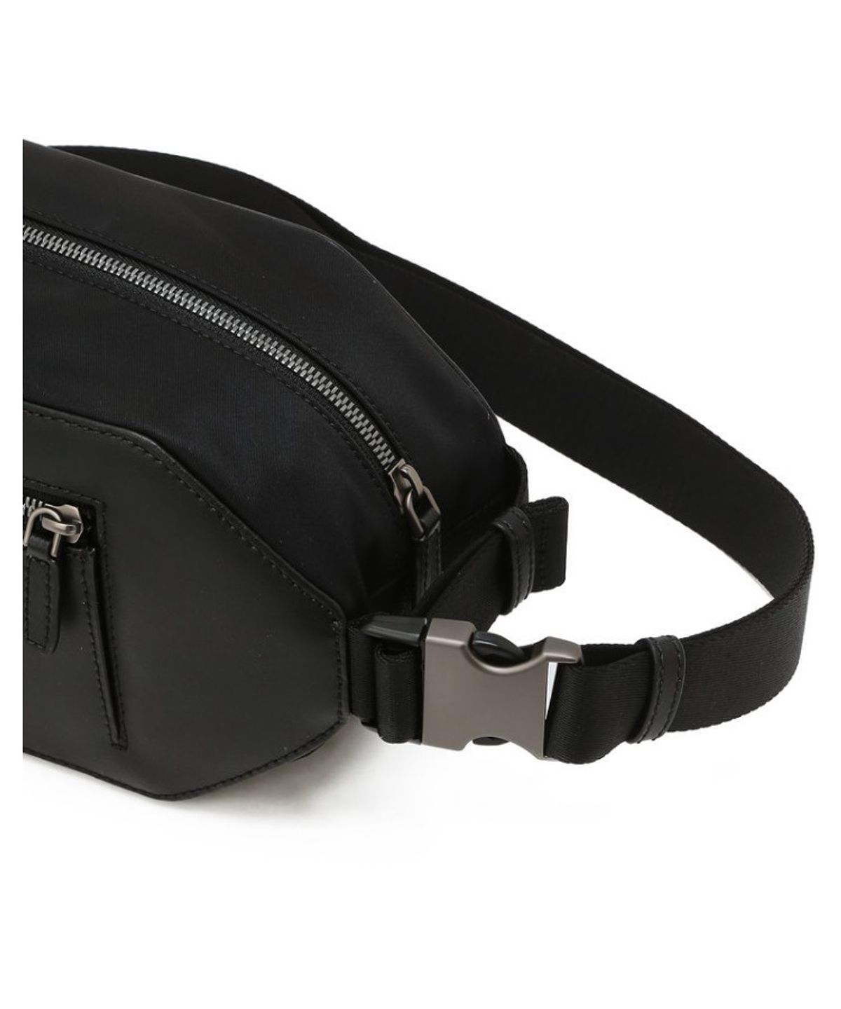 닥스 남성 액세서리(DAKS MEN'S ACCESSORIES) 블랙 로고장식 가죽 슬링백_DBBA6E854BK