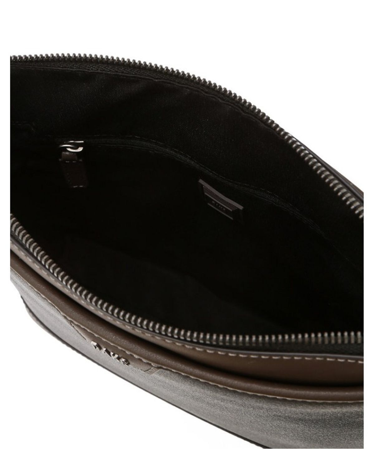 닥스 남성 액세서리(DAKS MEN'S ACCESSORIES) 블랙 로고장식 소가죽 크로스백_DBBA6E042BK