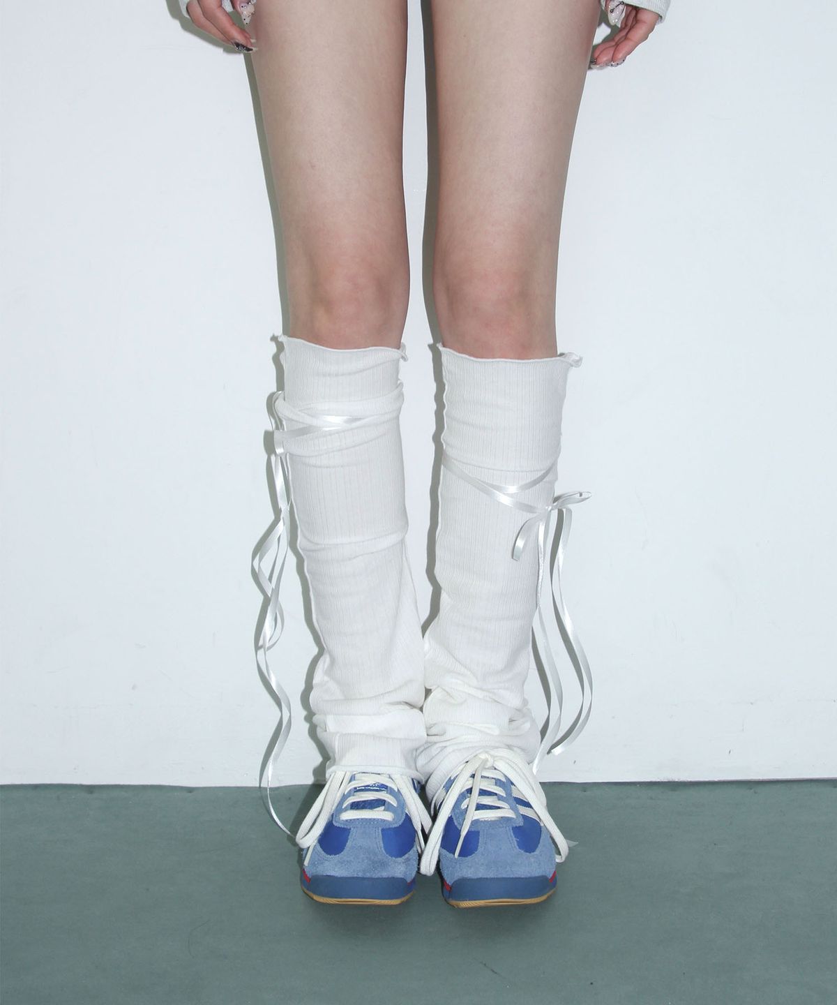 체리퀴리(CHERRYQUIRI) ribbon tie leg warmer - ivory
