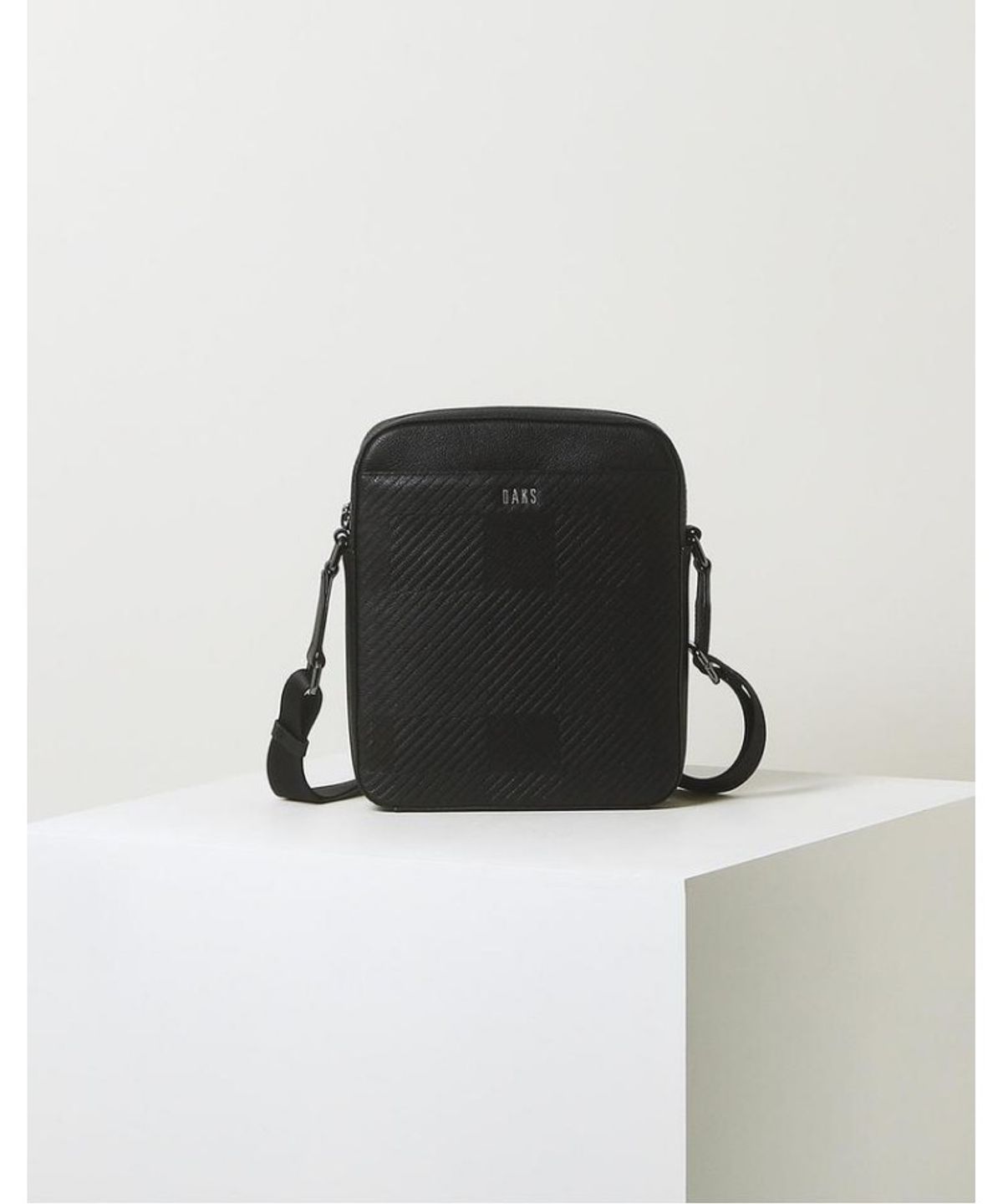 닥스 남성 액세서리(DAKS MEN'S ACCESSORIES) 블랙 하우스 체크 소가죽 크로스백 _DBBA6E309BK