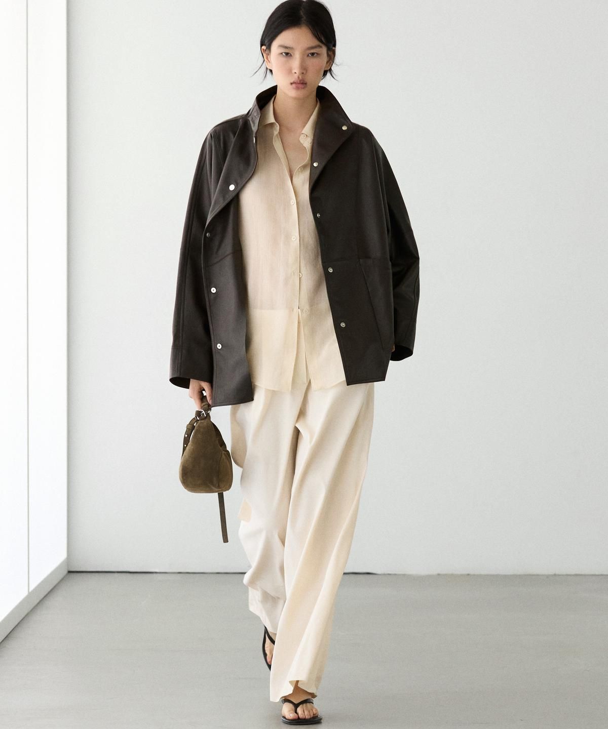 마시모두띠(MASSIMO DUTTI) 나파 가죽 케이프 재킷