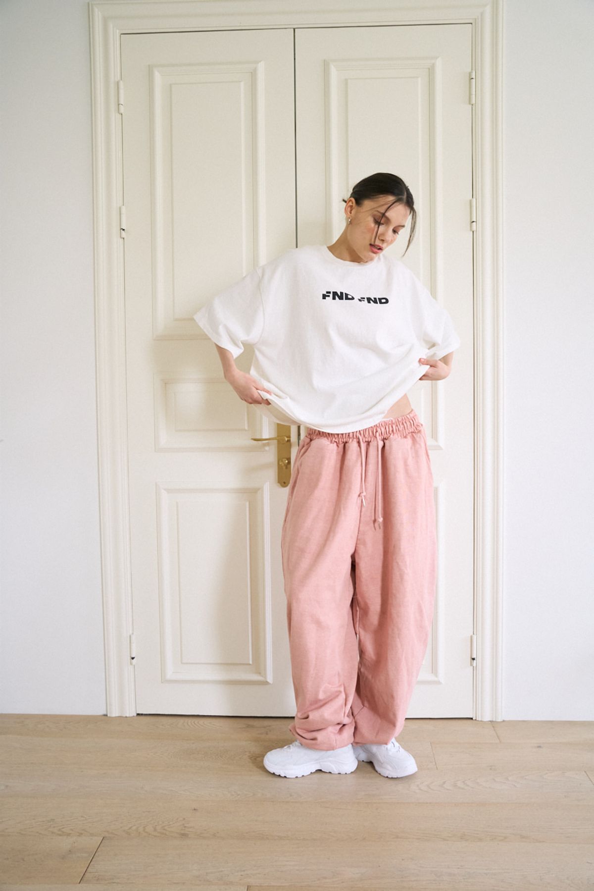 픈드픈드(FNDFND) FND logo sweat pants