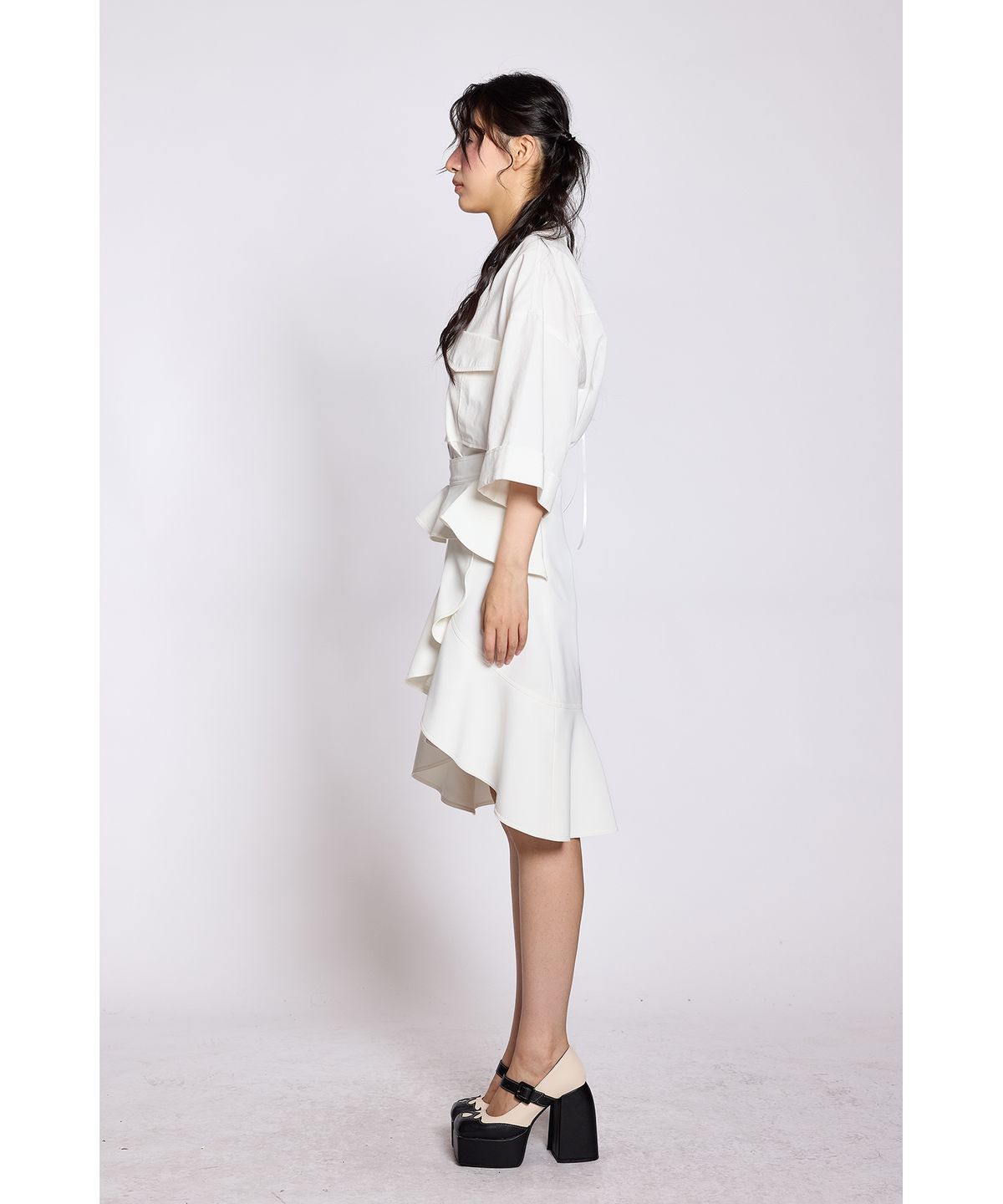 그리디어스(GREEDILOUS) Ruffle Square Neck White Top