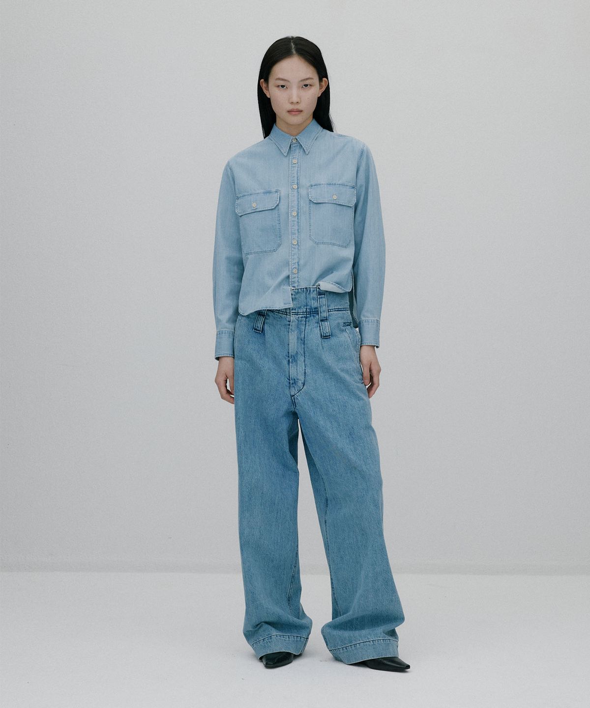 순진(SOONJEANS) 크롭 빅포켓 샴브레이 셔츠 [BLUE]