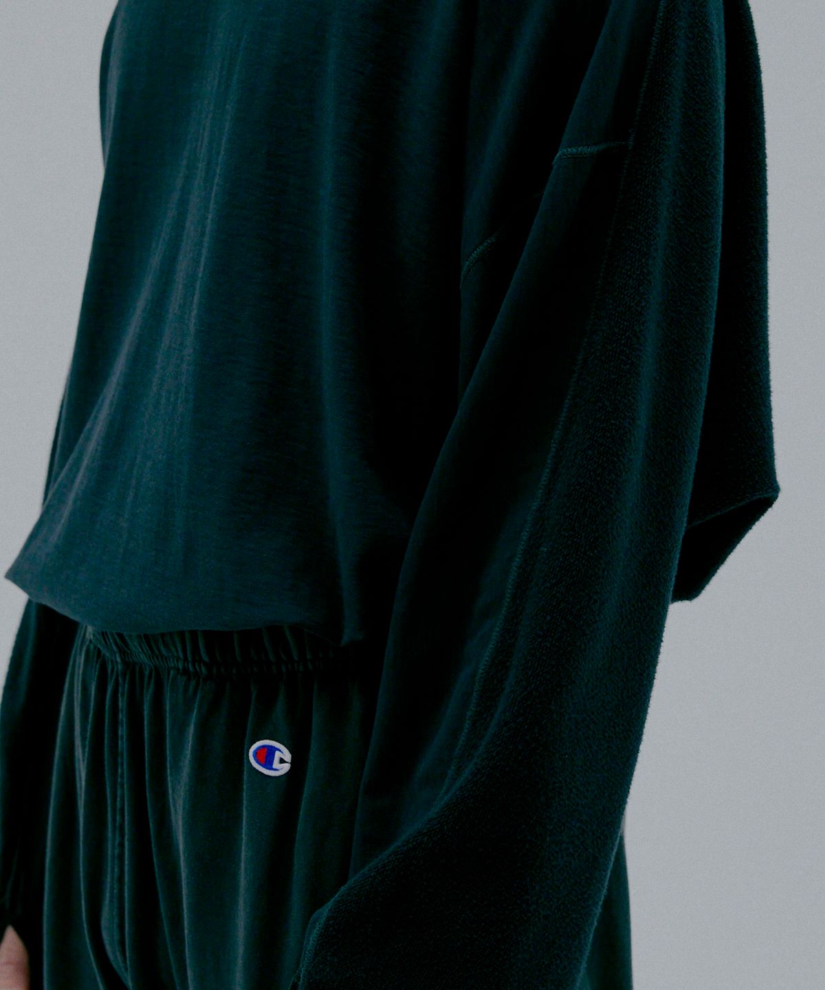 챔피온(CHAMPION) 챔피온 X 엔할리우드 사이드 테리 스웨트 팬츠 Off Black