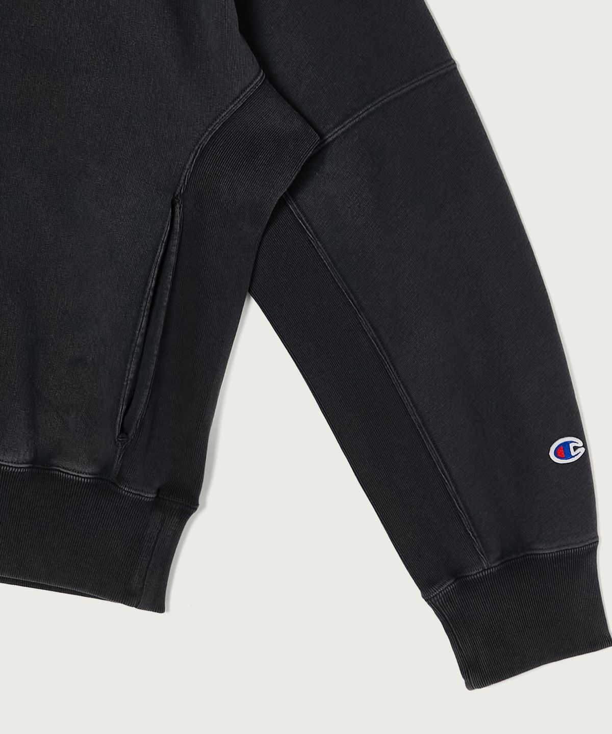 챔피온(CHAMPION) 챔피온 X 엔할리우드 리버서블 크루넥 스웨트셔츠 Off Black