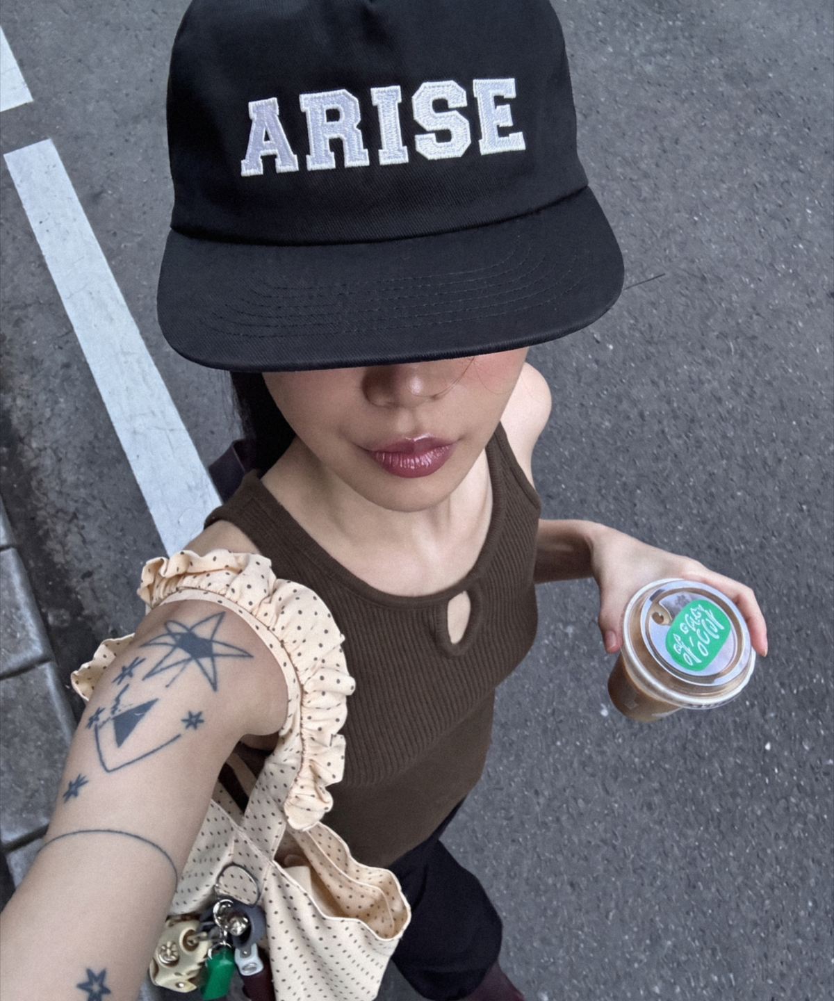 아르씨(ARCY) ARISE applique 5panel cap [Black]