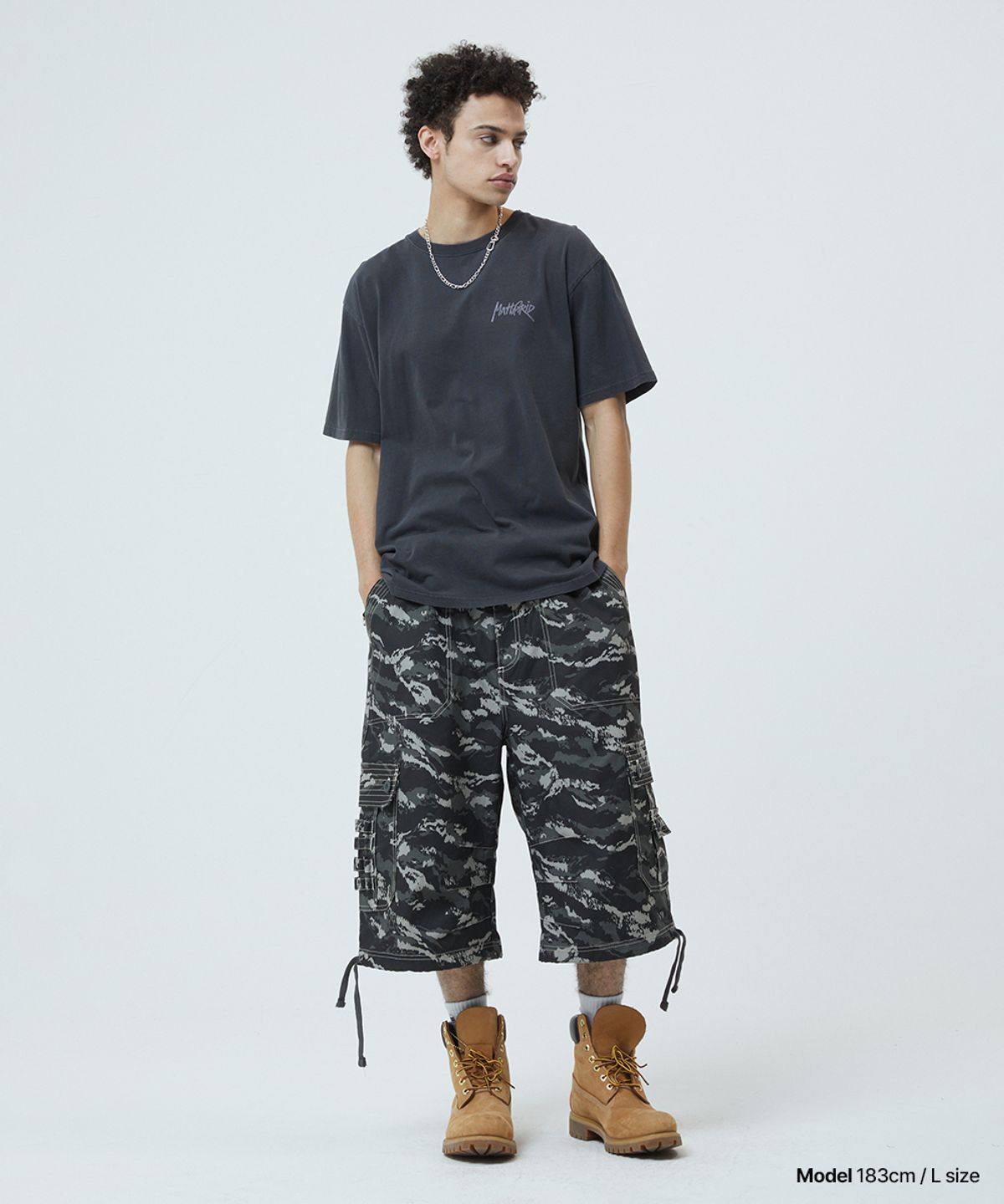 마하그리드(MAHAGRID) UTILITY CARGO CAMO SHORTS KHAKI(MG2GMMPA61A)