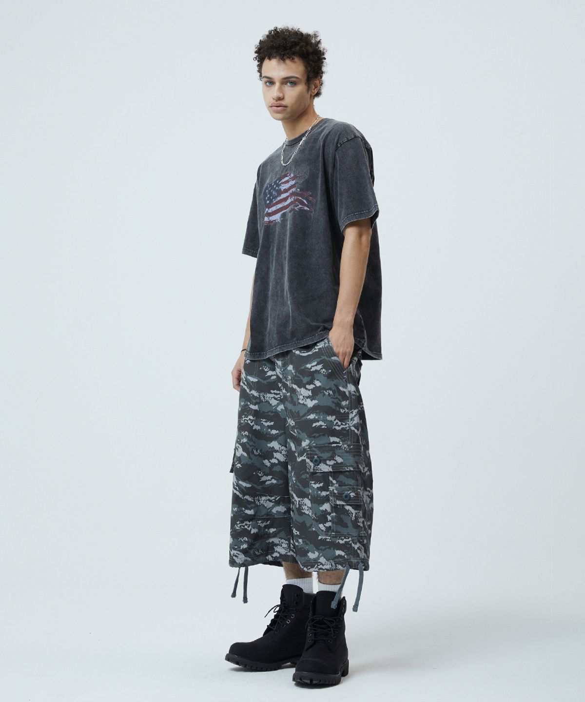 마하그리드(MAHAGRID) UTILITY CARGO CAMO SHORTS CHARCOAL(MG2GMMPA61A)