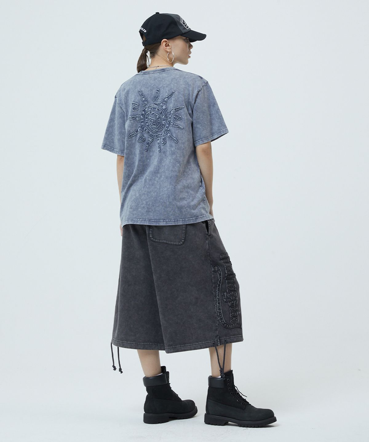 마하그리드(MAHAGRID) WASHED CUT OFF APPLIQUE SWEAT SHORTS BLACK(MG2GMMPA07A)