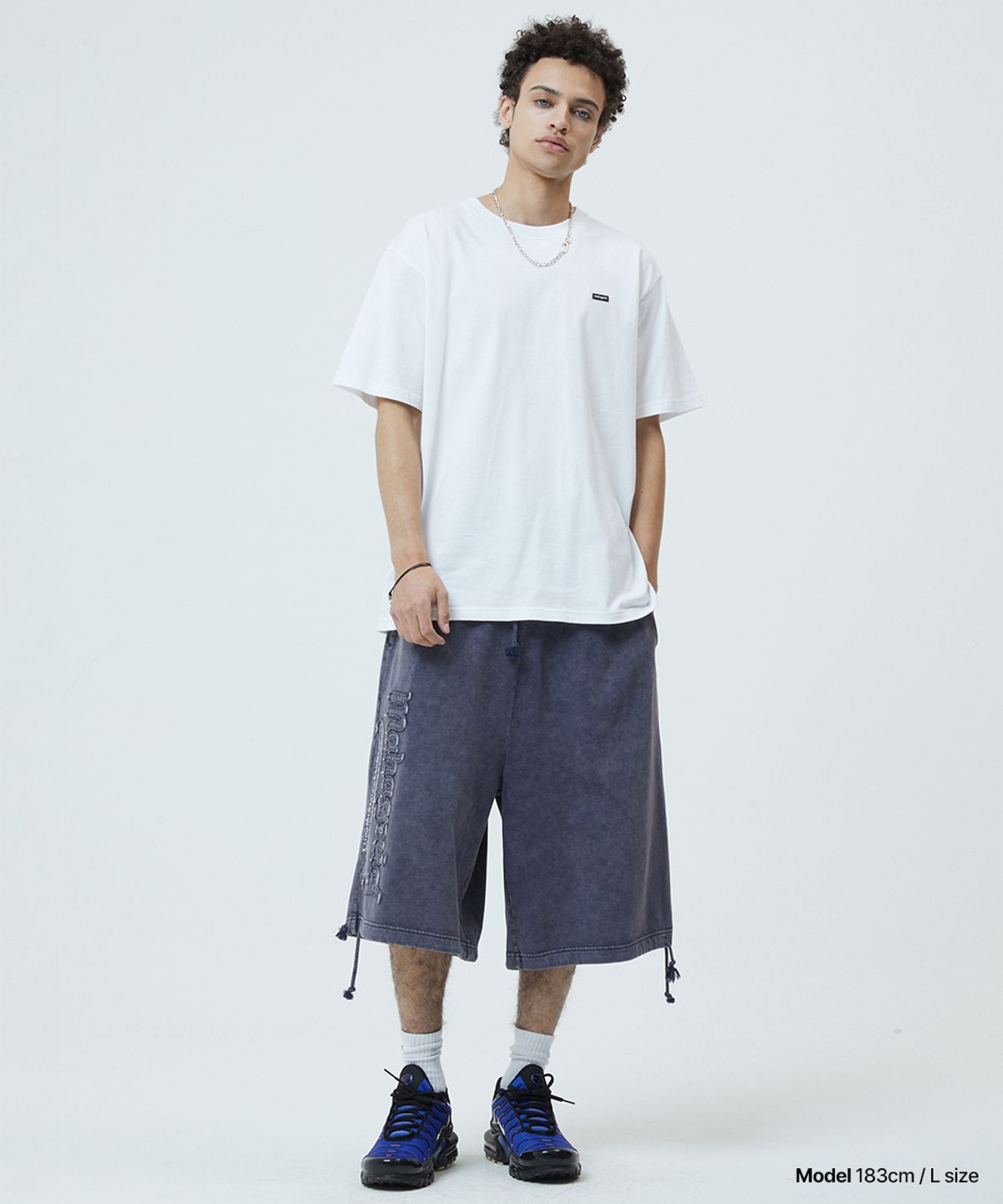 마하그리드(MAHAGRID) WASHED CUT OFF APPLIQUE SWEAT SHORTS NAVY(MG2GMMPA07A)
