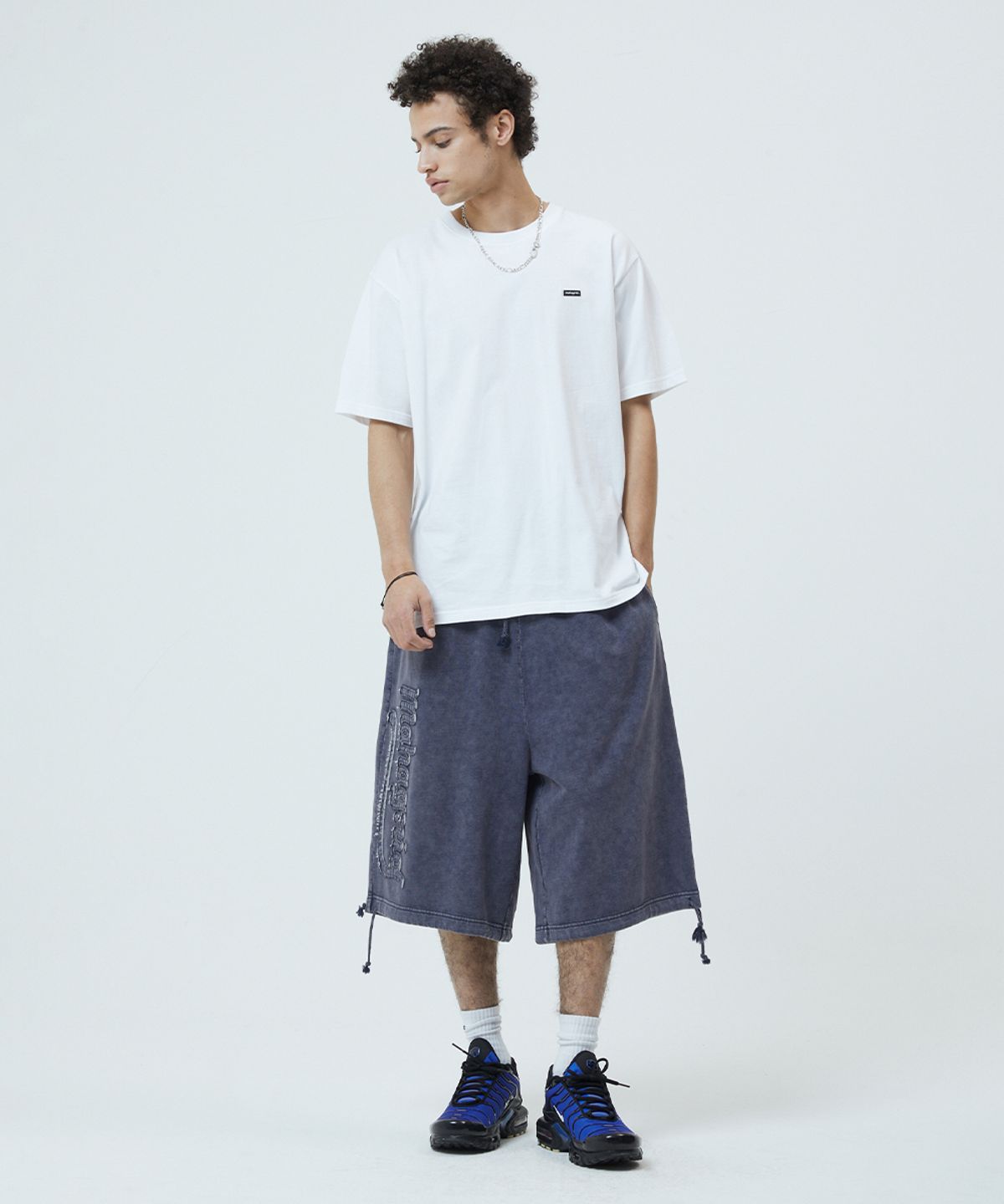 마하그리드(MAHAGRID) WASHED CUT OFF APPLIQUE SWEAT SHORTS NAVY(MG2GMMPA07A)