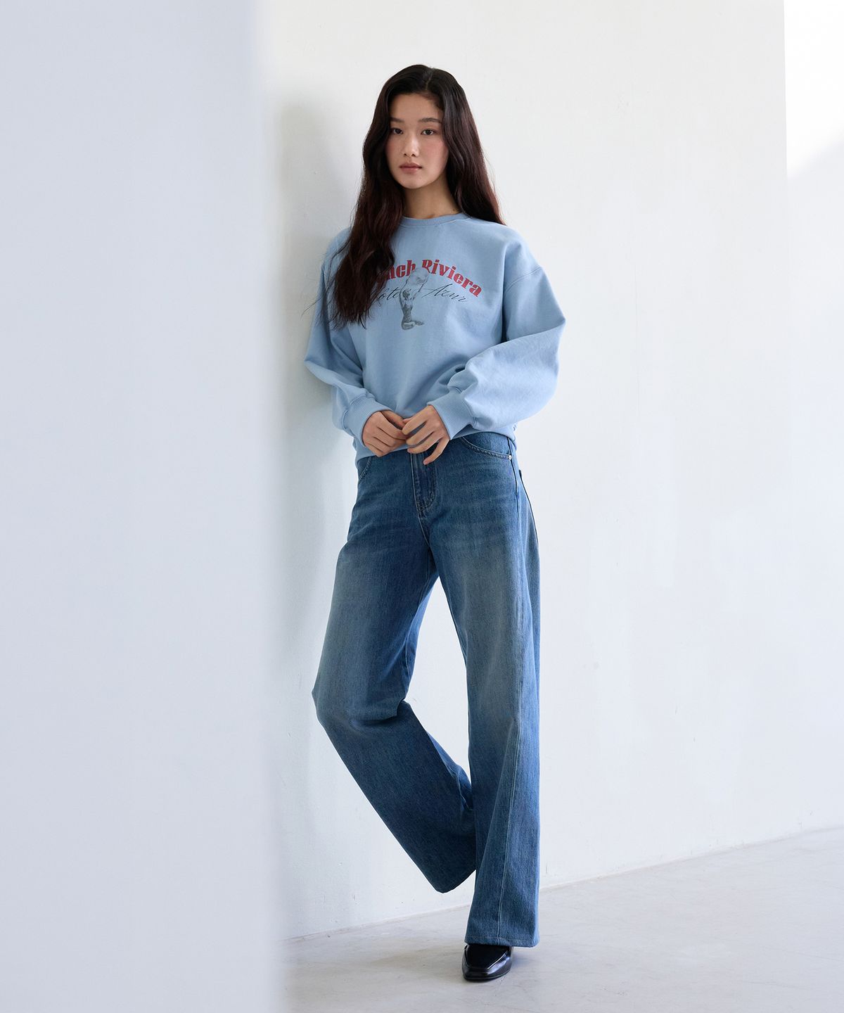 더엘로(THEELO) 그래픽 프린트 크루넥 스웻셔츠 (Light Blue)