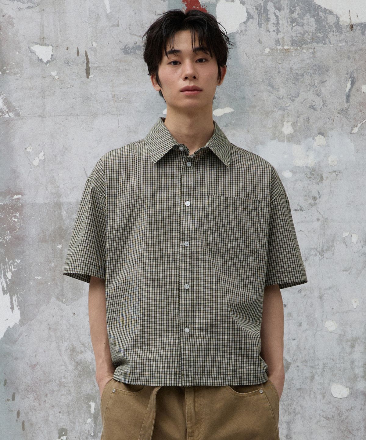 에이지오디(AGOD) 크롭 하프 체크 셔츠 [카키]