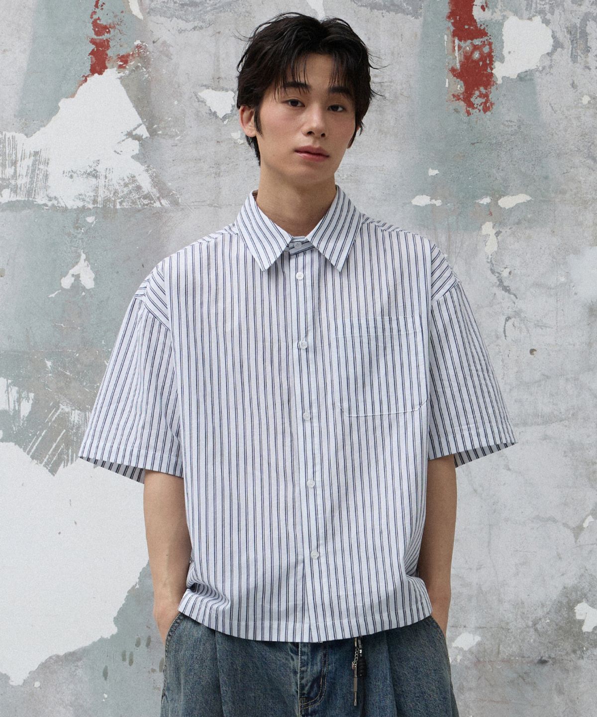 에이지오디(AGOD) 크롭 하프 스트라이프 셔츠 [네이비]