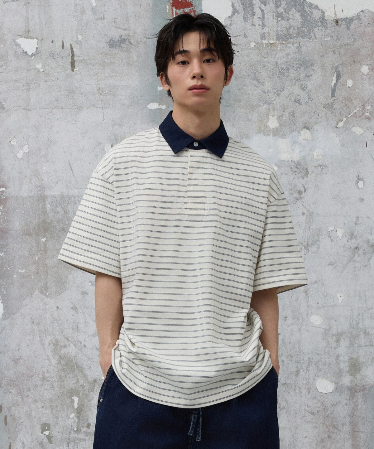 에이지오디(AGOD) 콘트라스트 데님 카라 스트라이프 하프 티셔츠 [아이보리]